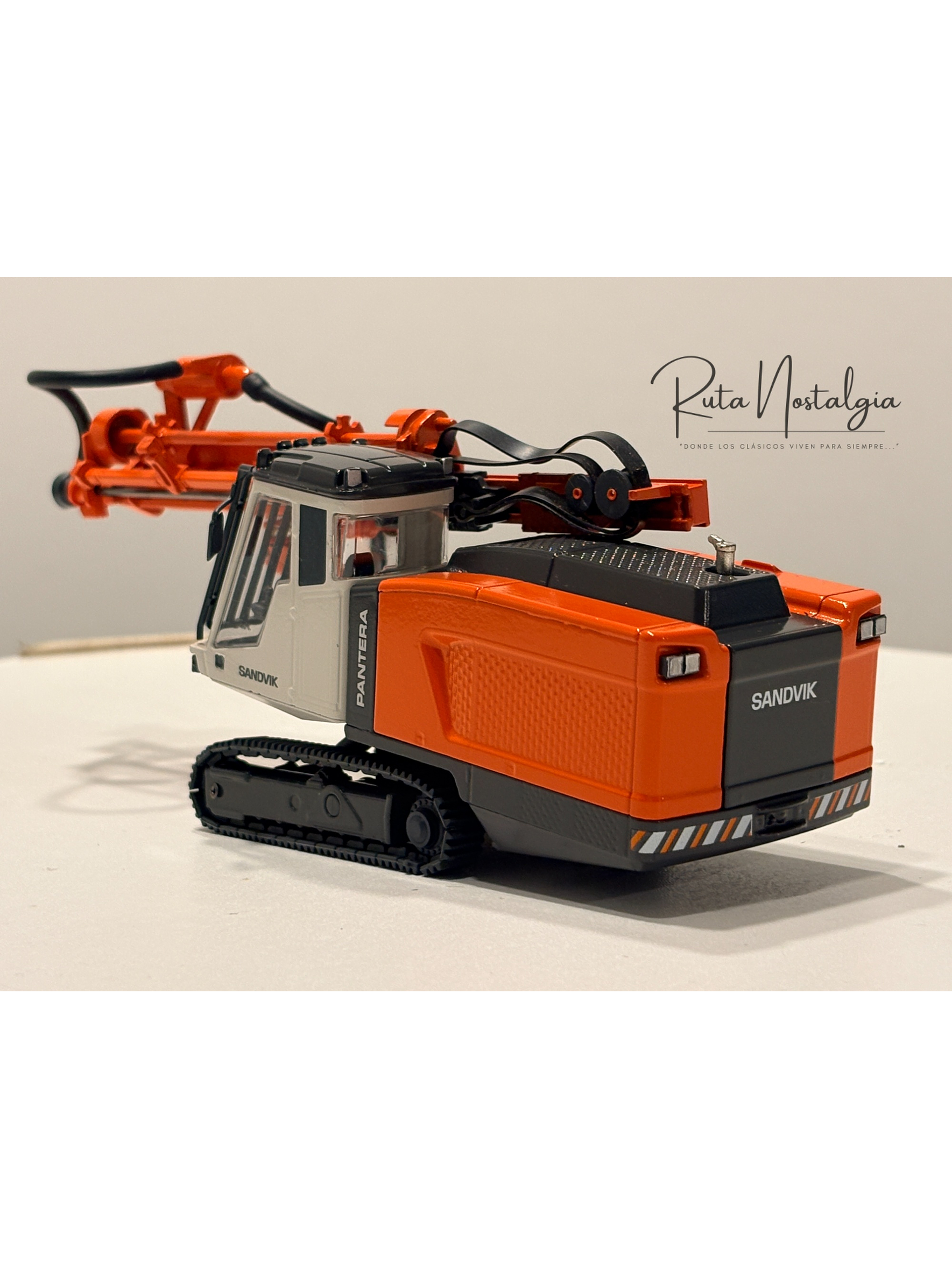Sandvik Pantera DP1500i Conrad 1:50 | Perforadora de superficie Top Hammer a escala en Chile 4