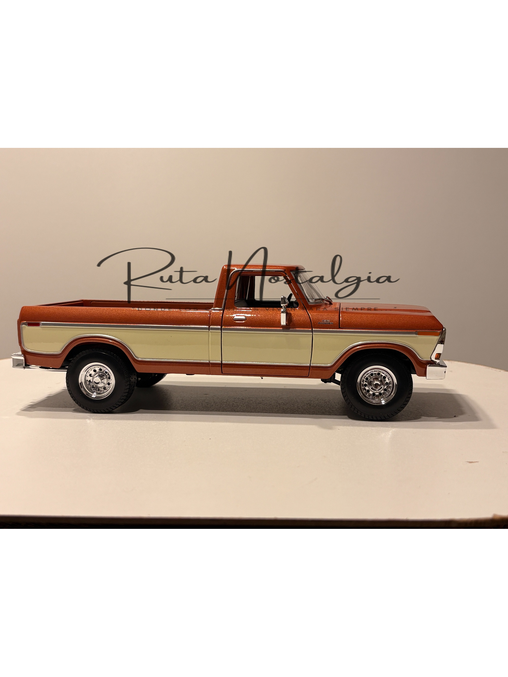 Ford F-150 Pick-Up 1979 Maisto 1:18 Brown White MI31462BR | Camioneta clásica a escala en Chile 8