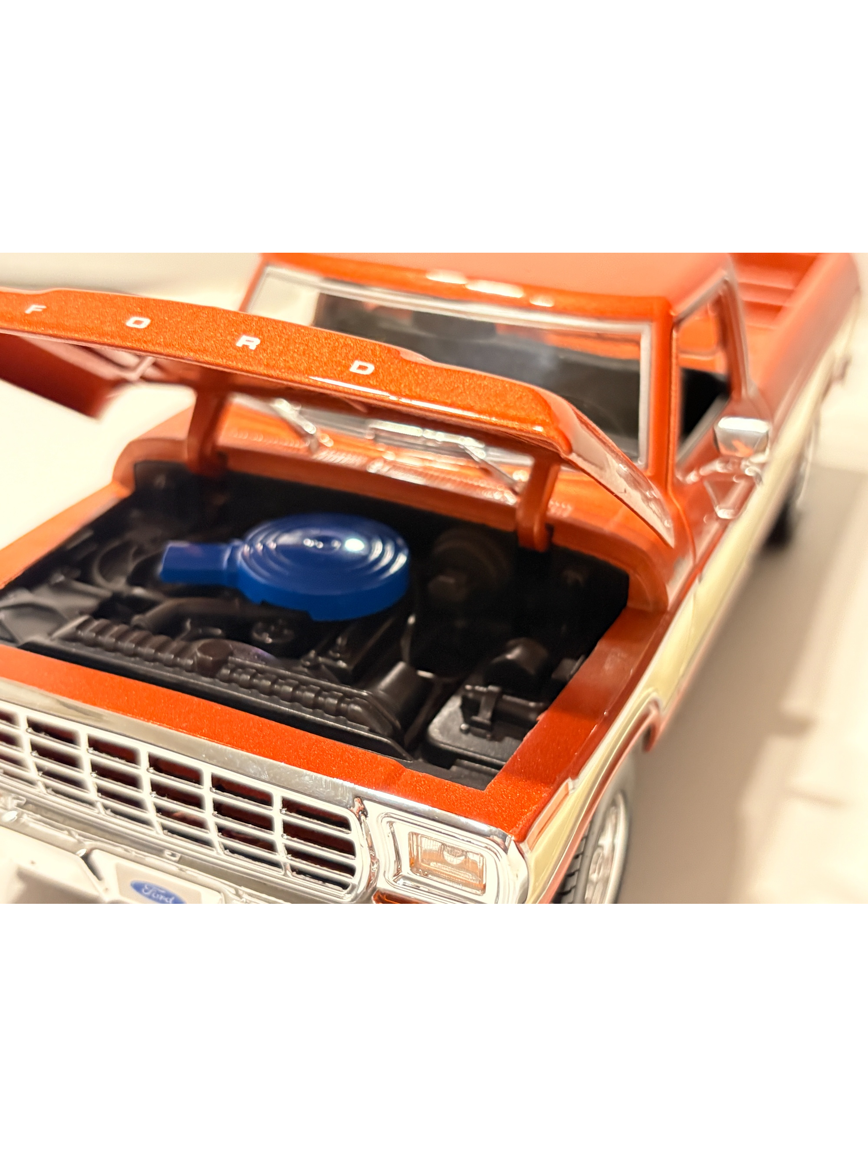 Ford F-150 Pick-Up 1979 Maisto 1:18 Brown White MI31462BR | Camioneta clásica a escala en Chile 3