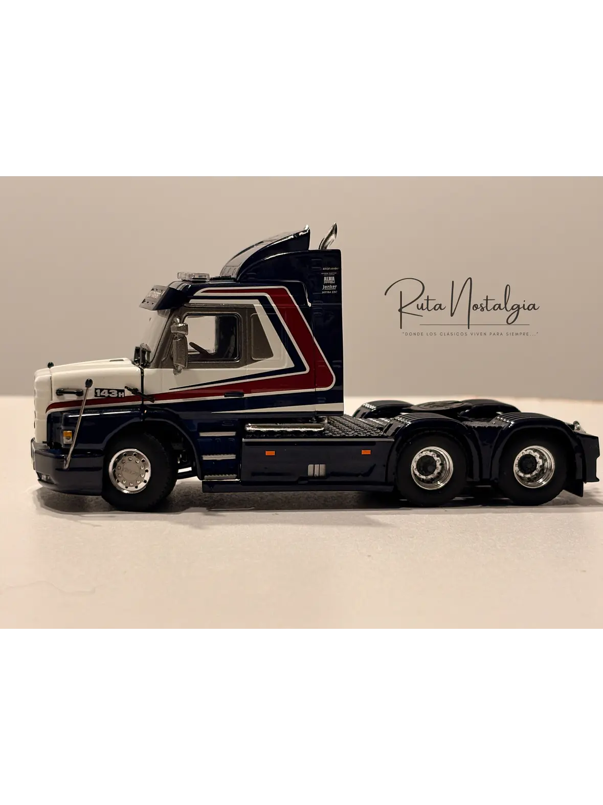 Camión a escala Scania 143H - 3 Series Torpedo 6x2 
