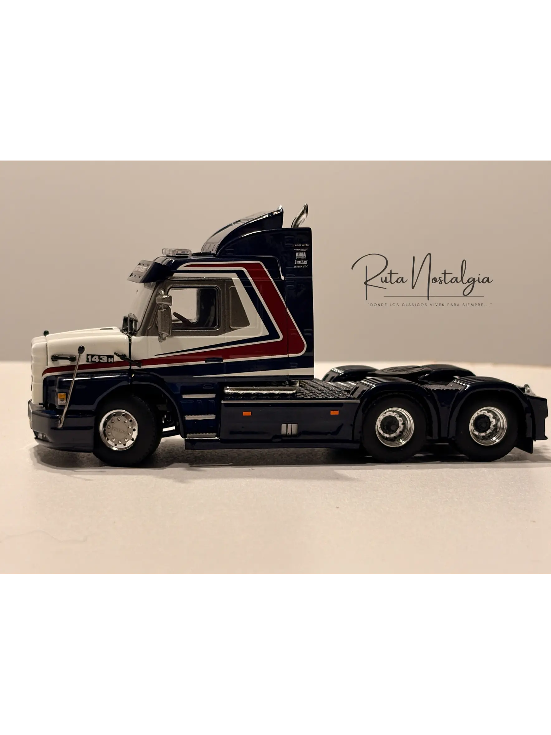 Camión a escala Scania 143H - 3 Series Torpedo 6x2 