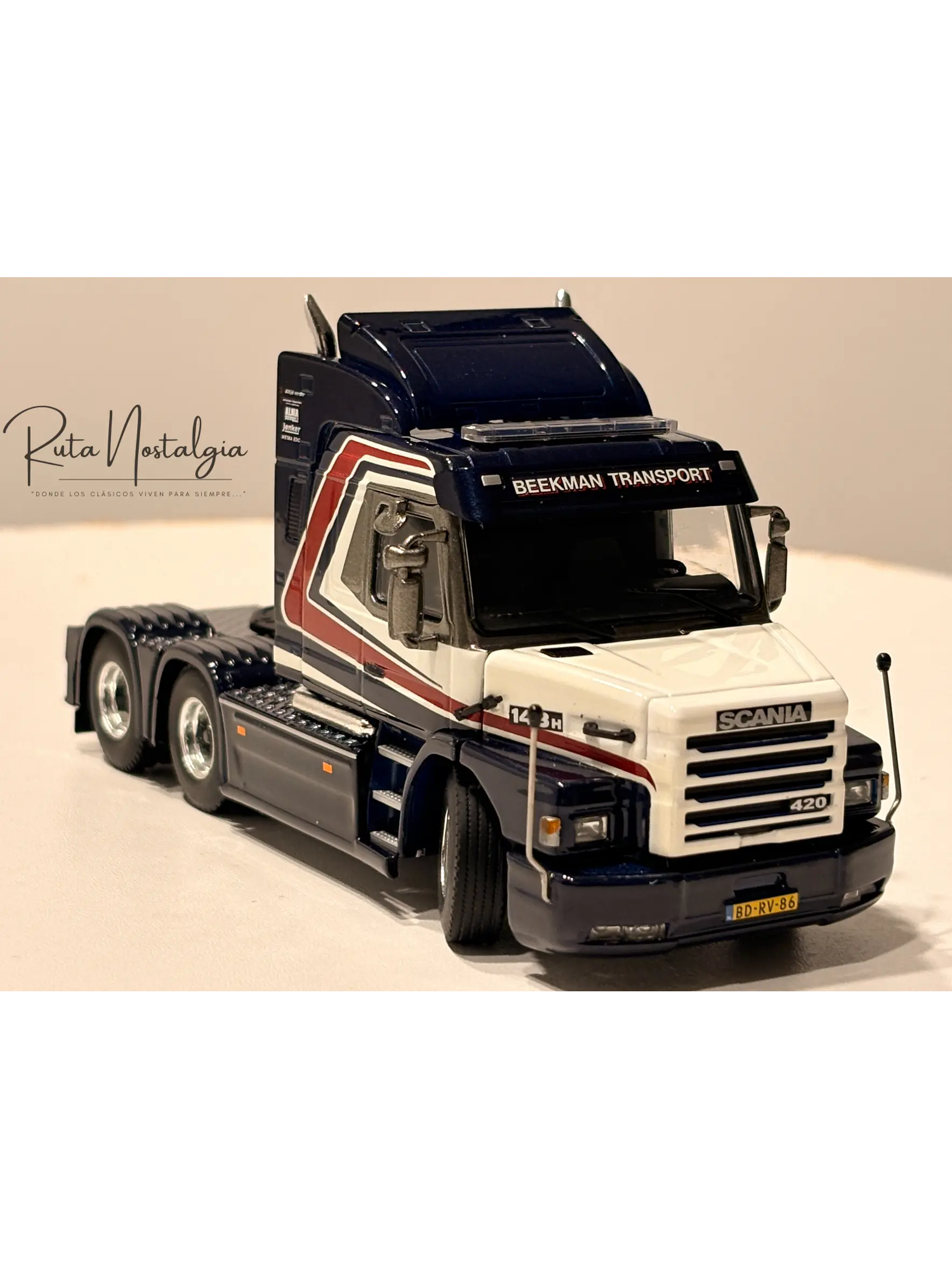 Camión a escala Scania 143H - 3 Series Torpedo 6x2 