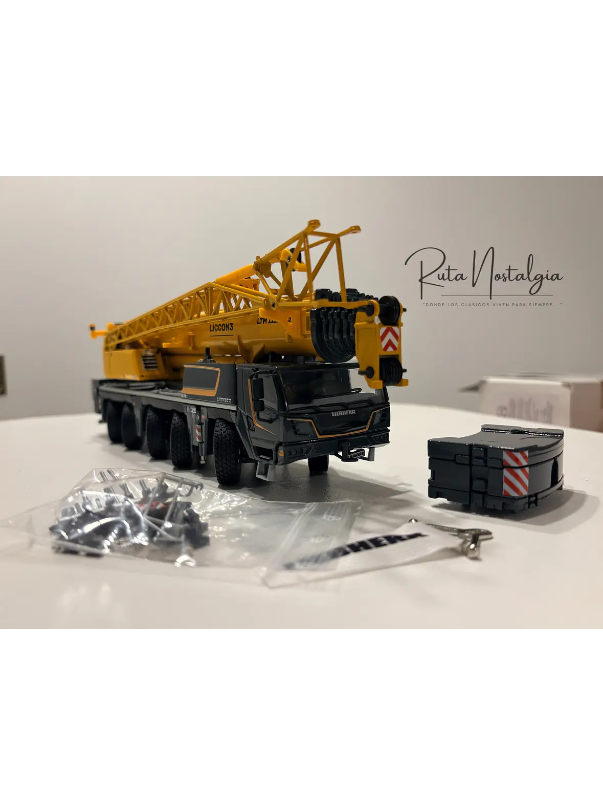 Grúa móvil todo terreno Liebherr LTM 1110-5.2 | Conrad Modelle 1:50 | Grúa de Izaje de 5 ejes de colección en Chile 2