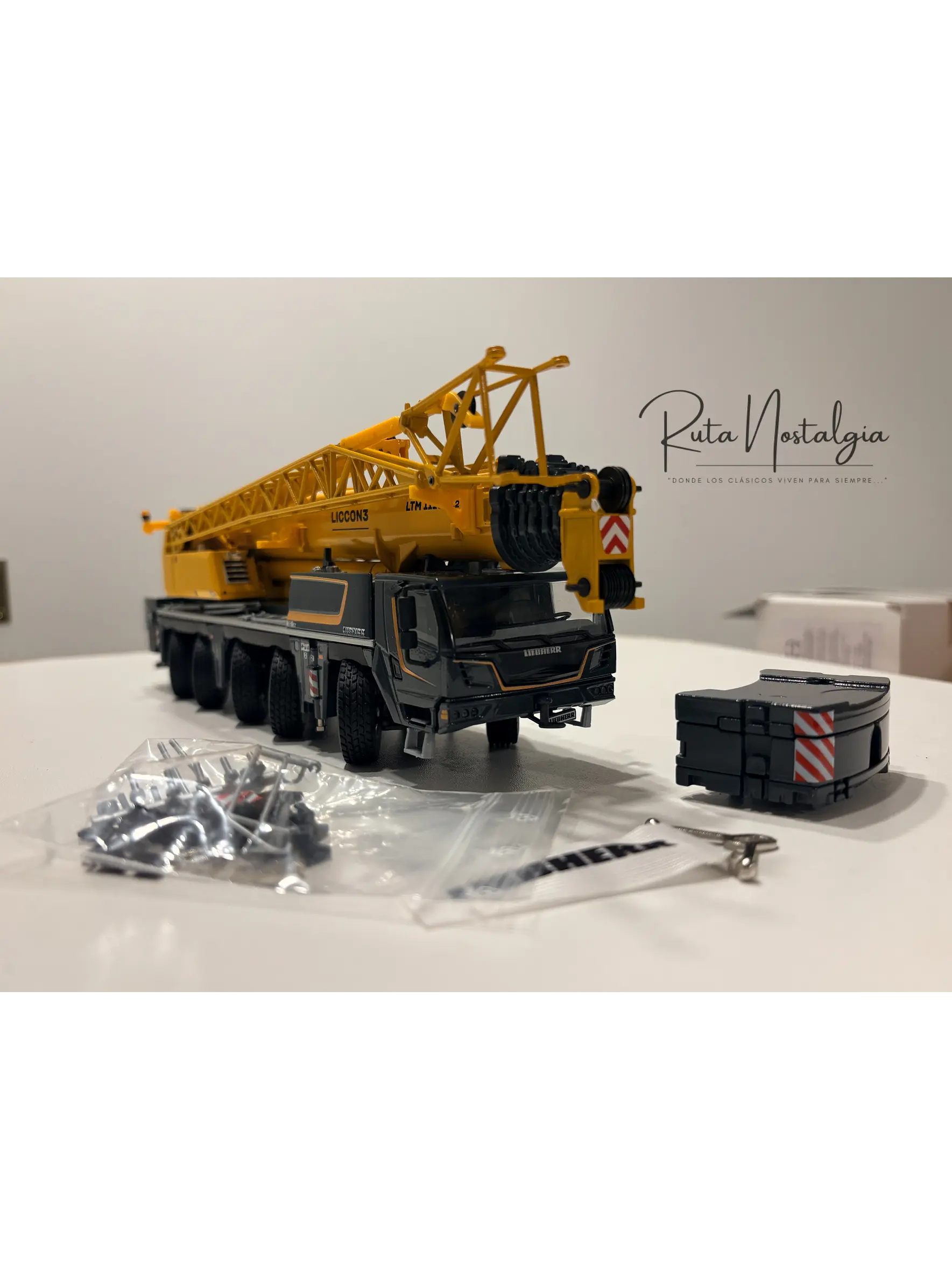 Grúa móvil todo terreno Liebherr LTM 1110-5.2 | Conrad Modelle 1:50 | Grúa de Izaje de 5 ejes de colección en Chile 2