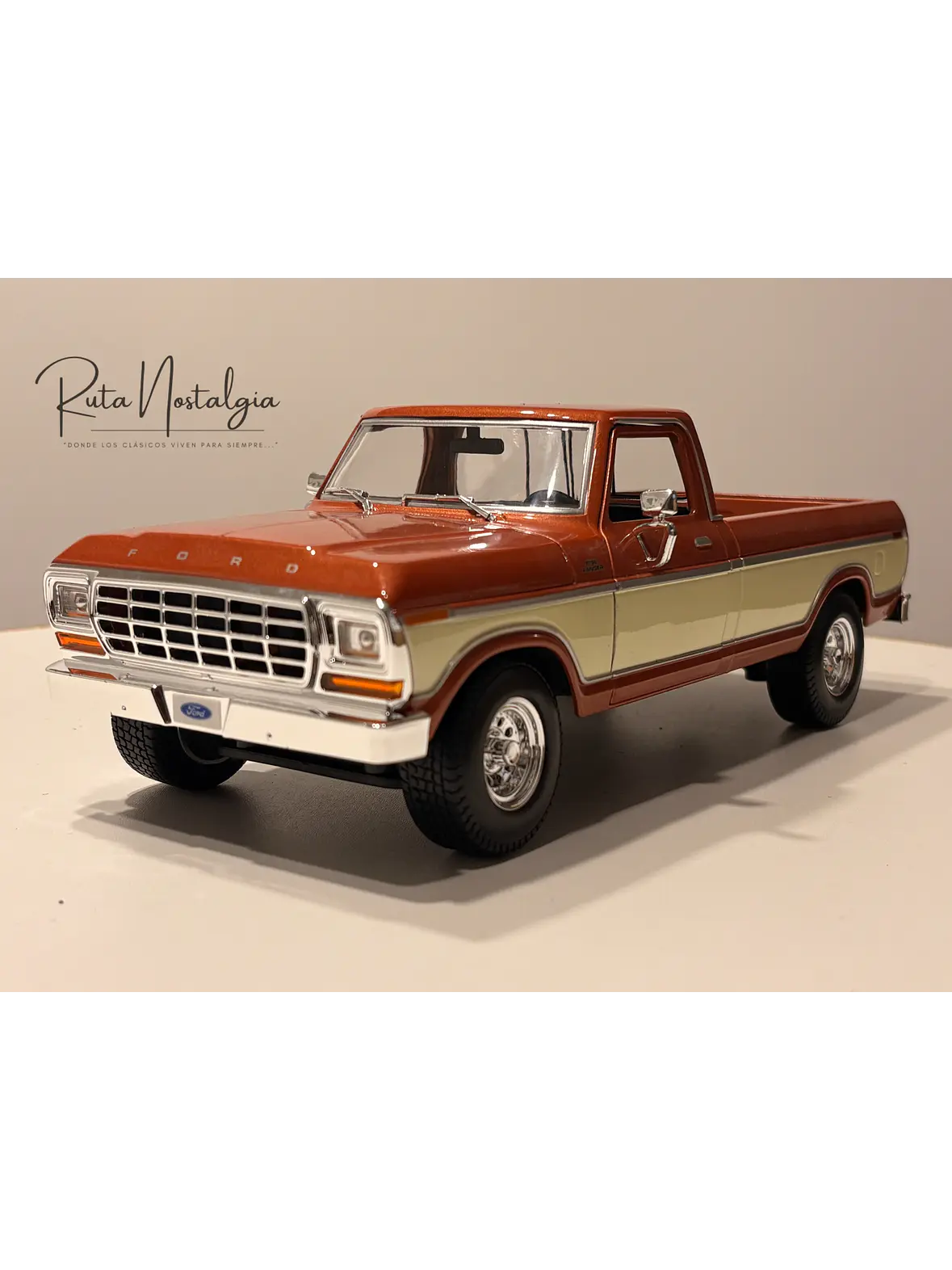 Camioneta a escala Ford F-150 Pick-Up 1979 | Maisto  1:18 Brown White | Camioneta clásica a escala en Chile 1