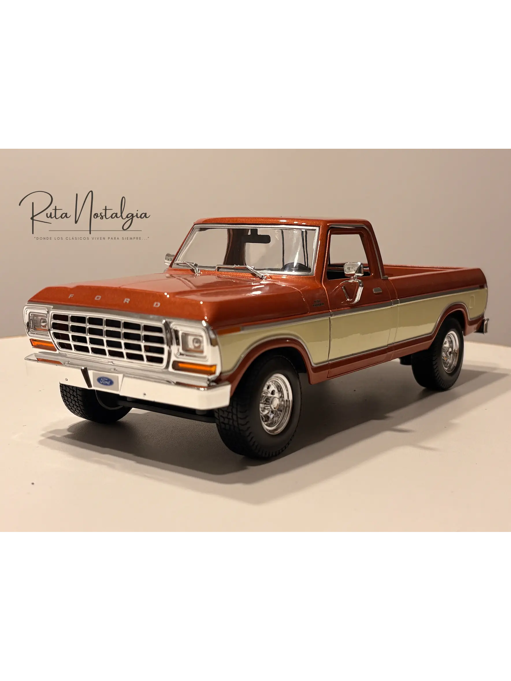 Camioneta a escala Ford F-150 Pick-Up 1979 | Maisto  1:18 Brown White | Camioneta clásica a escala en Chile 1