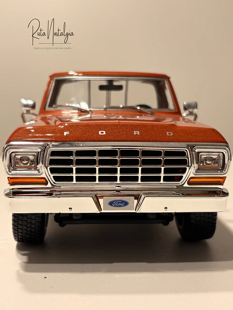 Camioneta a escala Ford F-150 Pick-Up 1979 | Maisto  1:18 Brown White | Camioneta clásica a escala en Chile