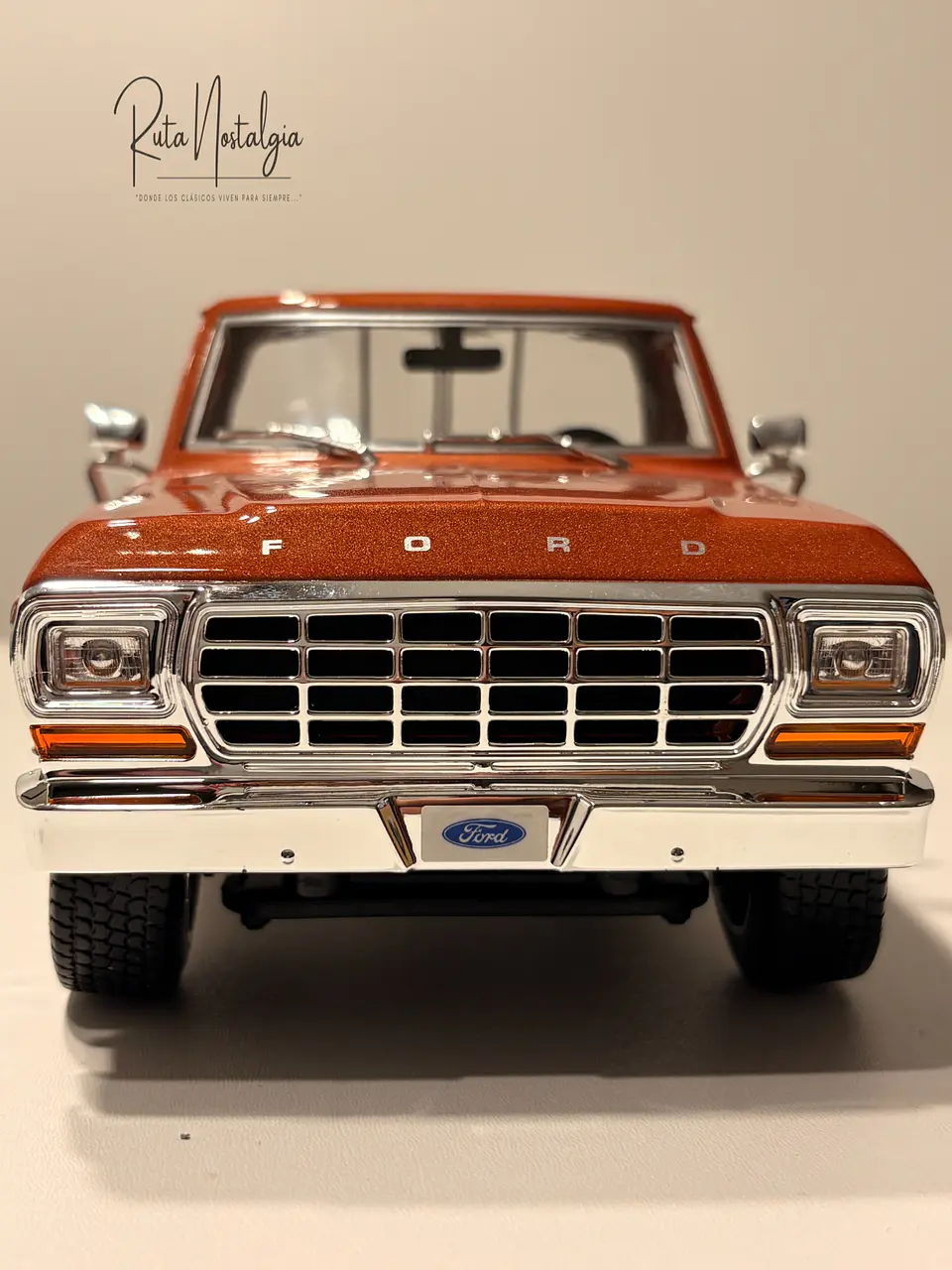 Camioneta Ford F-150 Pick-Up 1979 | Maisto 1:18 2