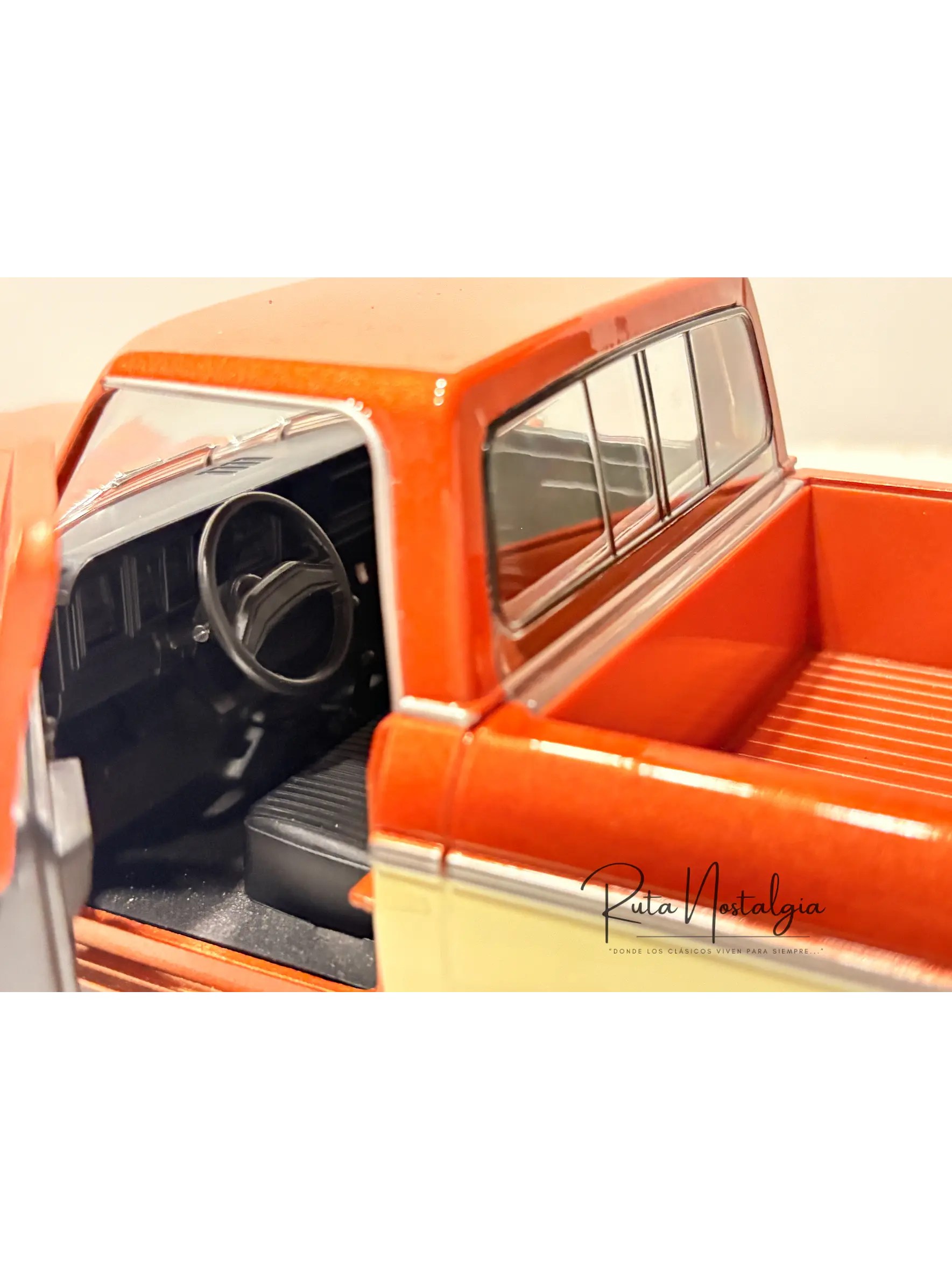 Camioneta a escala Ford F-150 Pick-Up 1979 | Maisto  1:18 Brown White | Camioneta clásica a escala en Chile 3