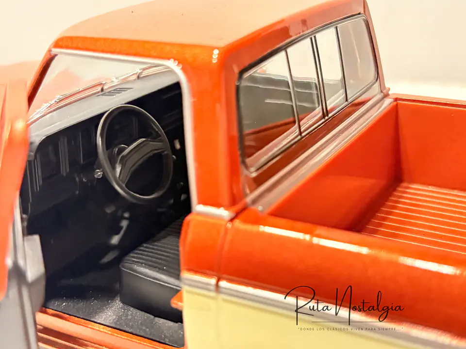 Camioneta Ford F-150 Pick-Up 1979 | Maisto 1:18 3