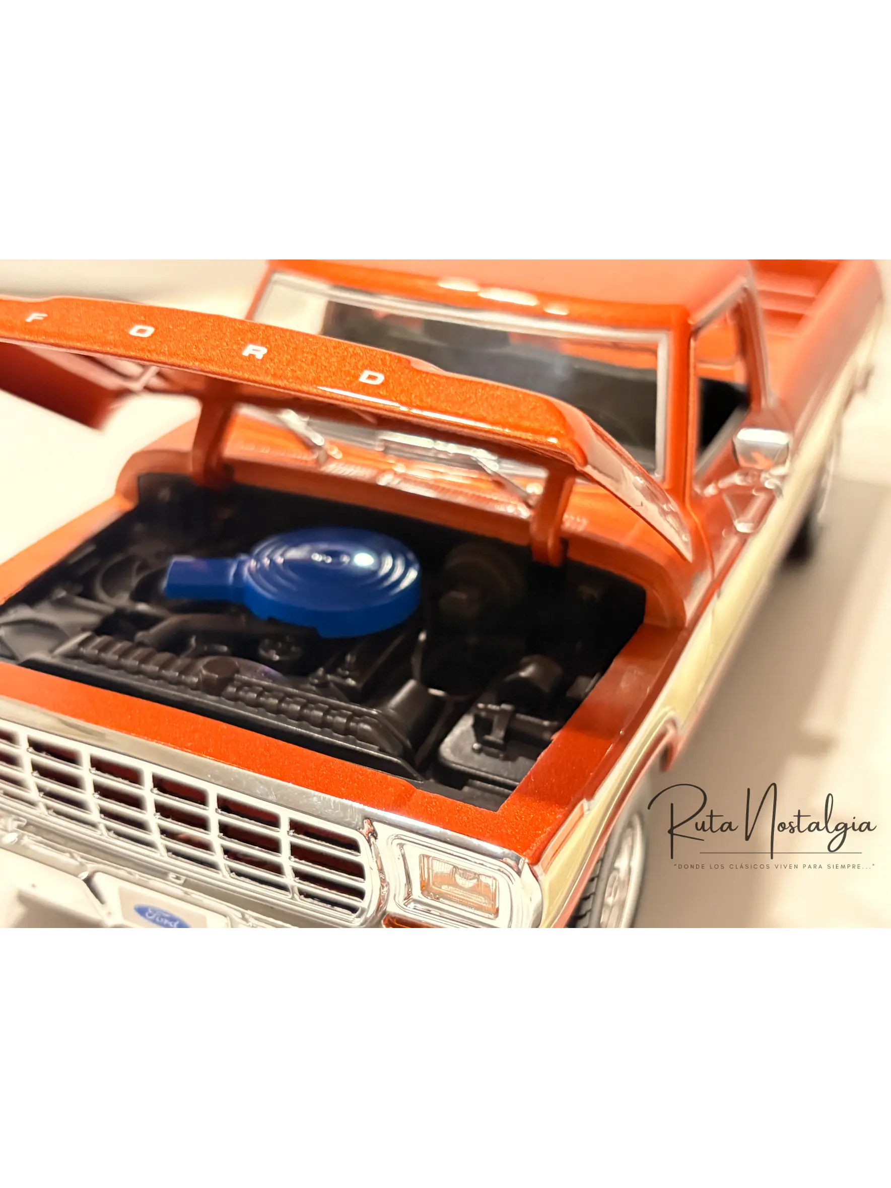 Camioneta a escala Ford F-150 Pick-Up 1979 | Maisto  1:18 Brown White | Camioneta clásica a escala en Chile 4