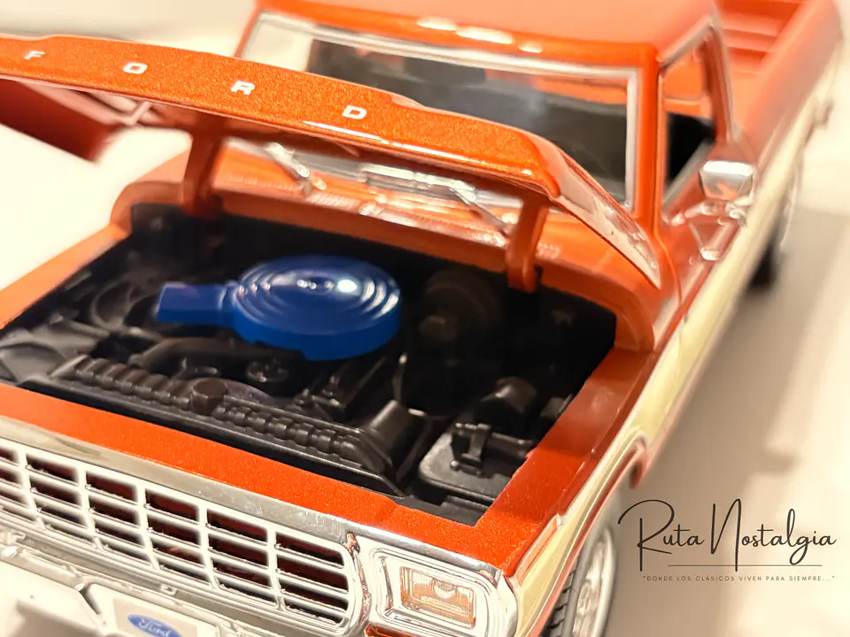 Camioneta Ford F-150 Pick-Up 1979 | Maisto 1:18 4