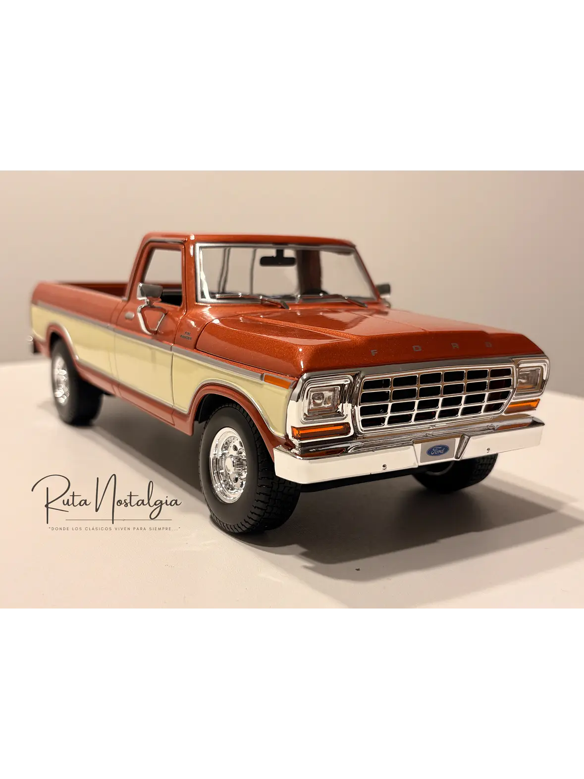 Camioneta a escala Ford F-150 Pick-Up 1979 | Maisto  1:18 Brown White | Camioneta clásica a escala en Chile 5