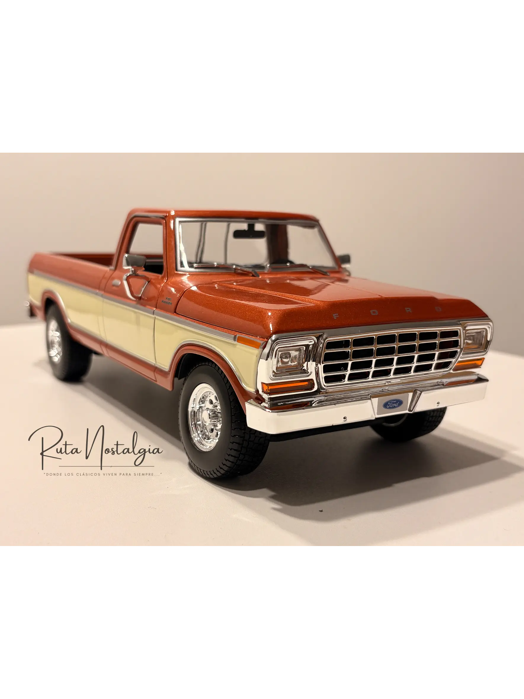 Camioneta a escala Ford F-150 Pick-Up 1979 | Maisto  1:18 Brown White | Camioneta clásica a escala en Chile 5