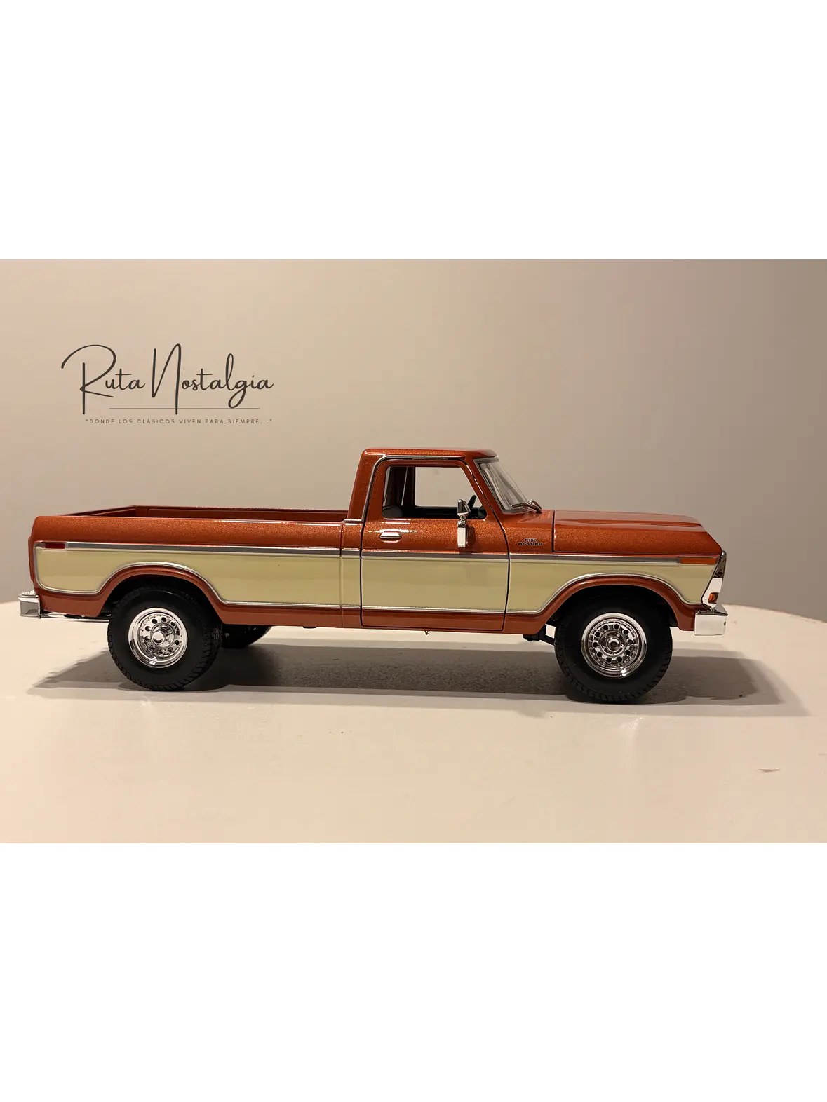 Camioneta a escala Ford F-150 Pick-Up 1979 | Maisto  1:18 Brown White | Camioneta clásica a escala en Chile 6