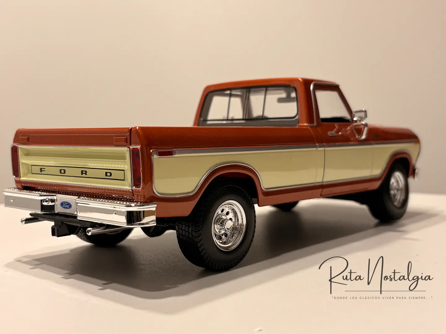 Camioneta Ford F-150 Pick-Up 1979 | Maisto 1:18 7
