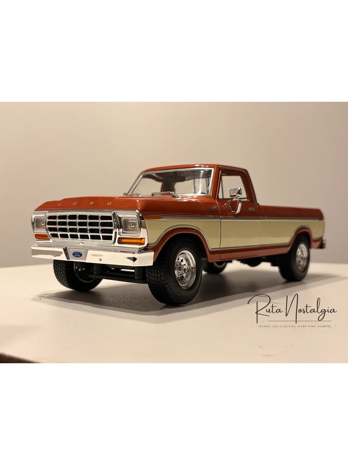 Camioneta a escala Ford F-150 Pick-Up 1979 | Maisto  1:18 Brown White | Camioneta clásica a escala en Chile 10