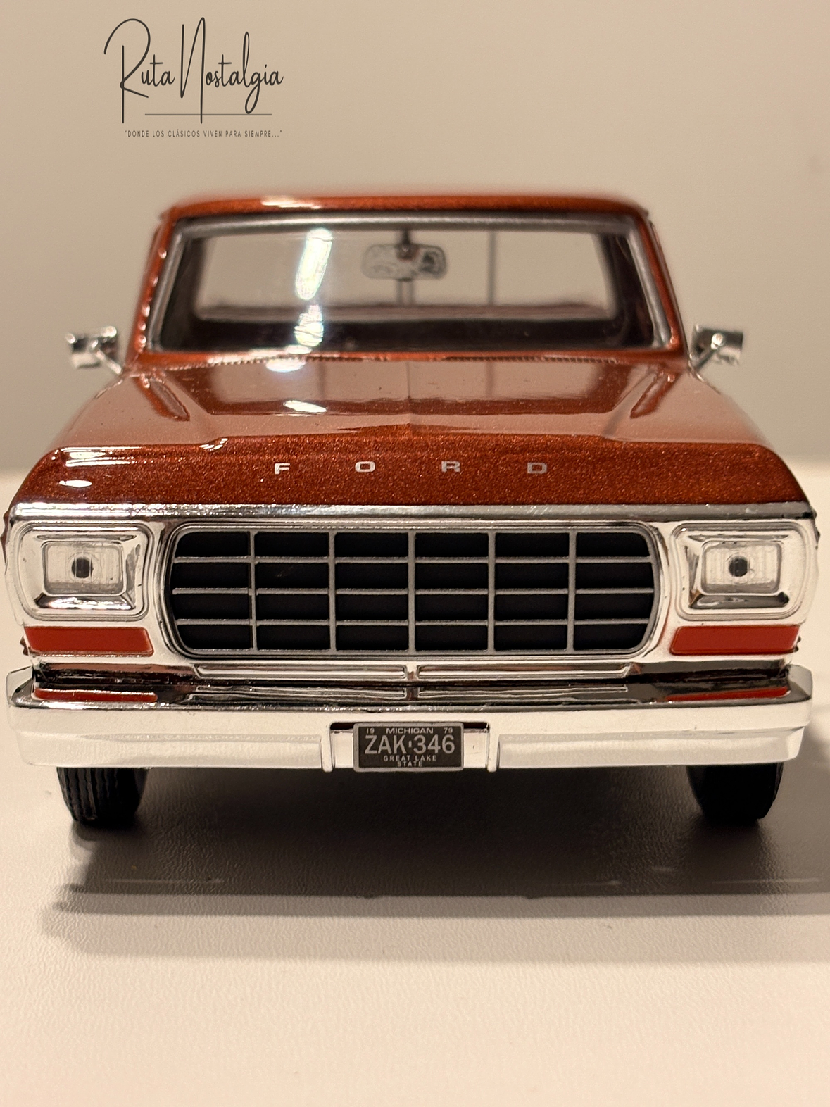 Ford F-150 Custom 1979 Motormax 1:24 – Pickup clásica americana para coleccionistas y amantes del transporte  3