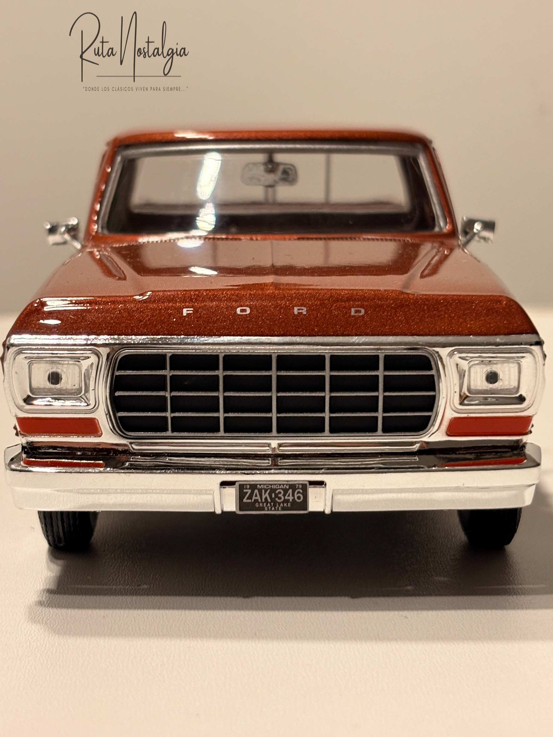 Ford F-150 Custom 1979 Motormax 1:24 – Pickup clásica americana para coleccionistas y amantes del transporte  3