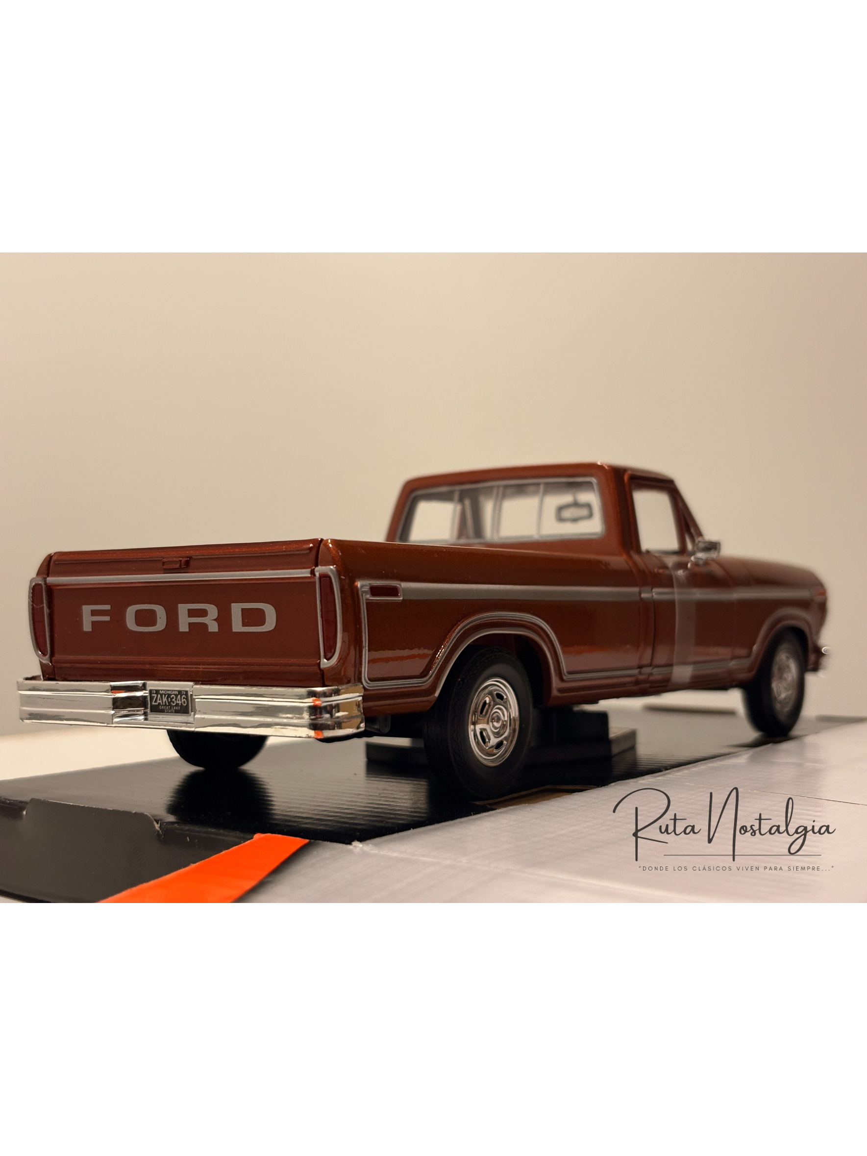 Ford F-150 Custom 1979 Motormax 1:24 – Pickup clásica americana para coleccionistas y amantes del transporte  6
