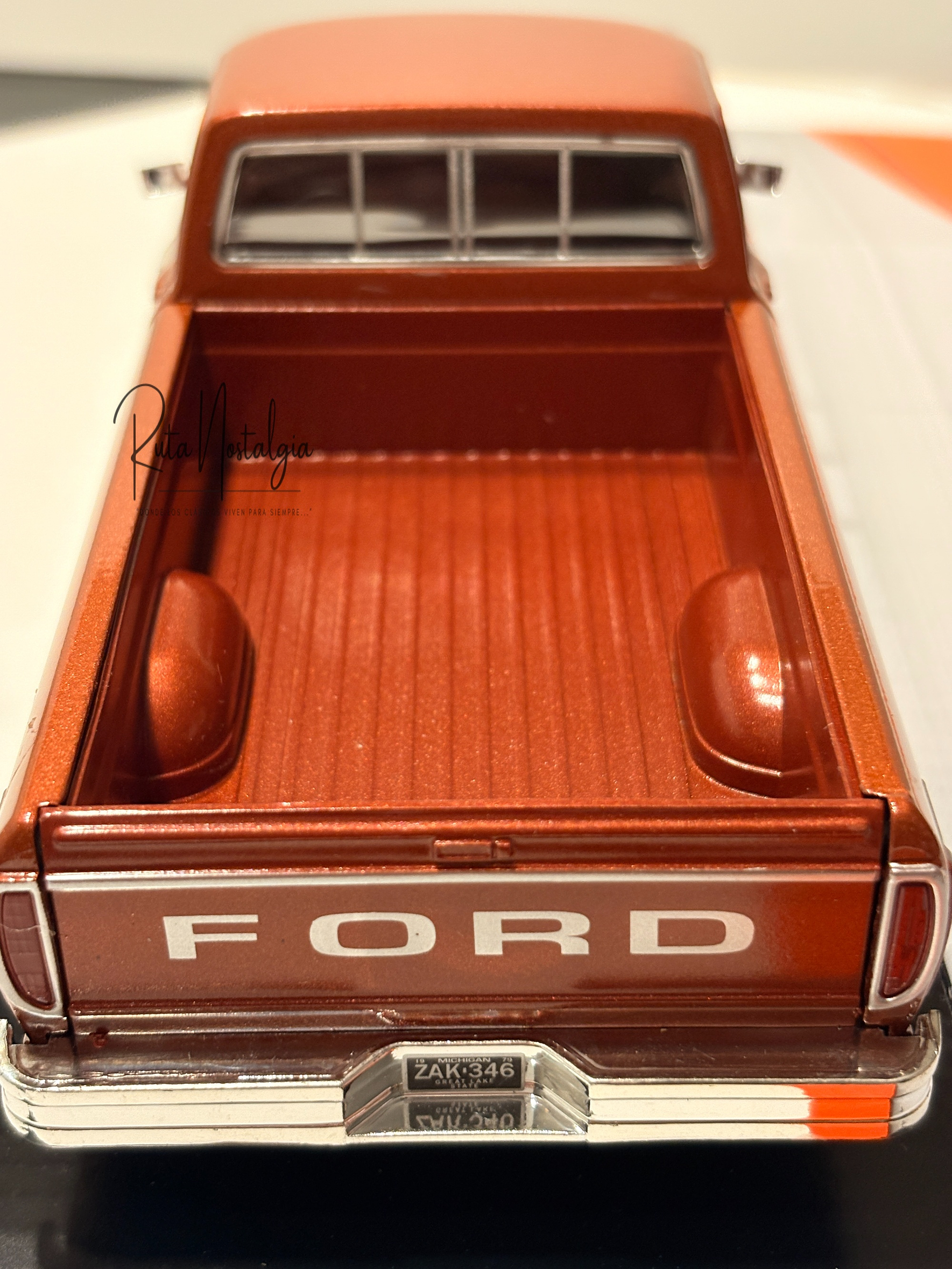 Ford F-150 Custom 1979 Motormax 1:24 – Pickup clásica americana para coleccionistas y amantes del transporte  7