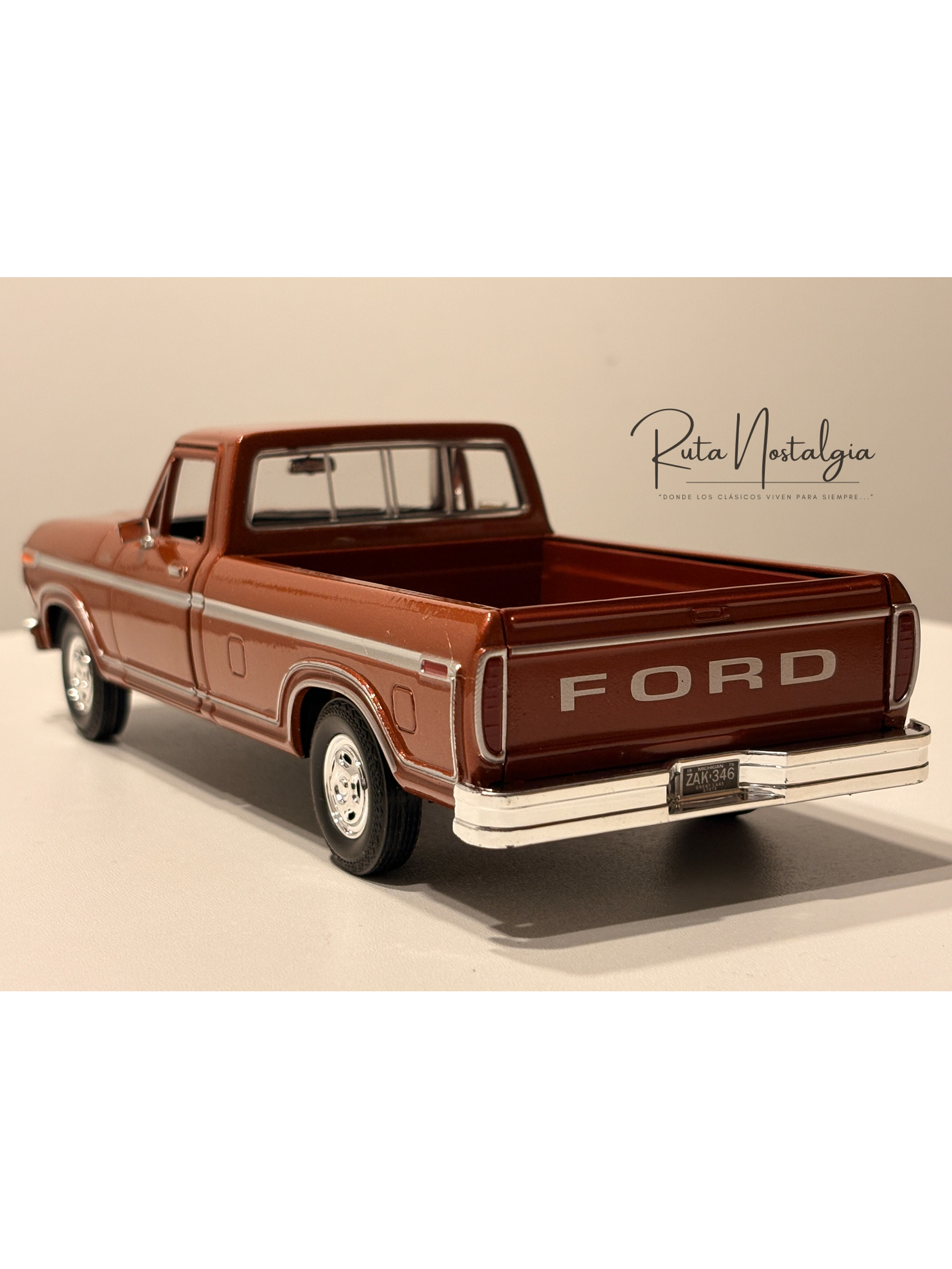 Ford F-150 Custom 1979 Motormax 1:24 – Pickup clásica americana para coleccionistas y amantes del transporte  8