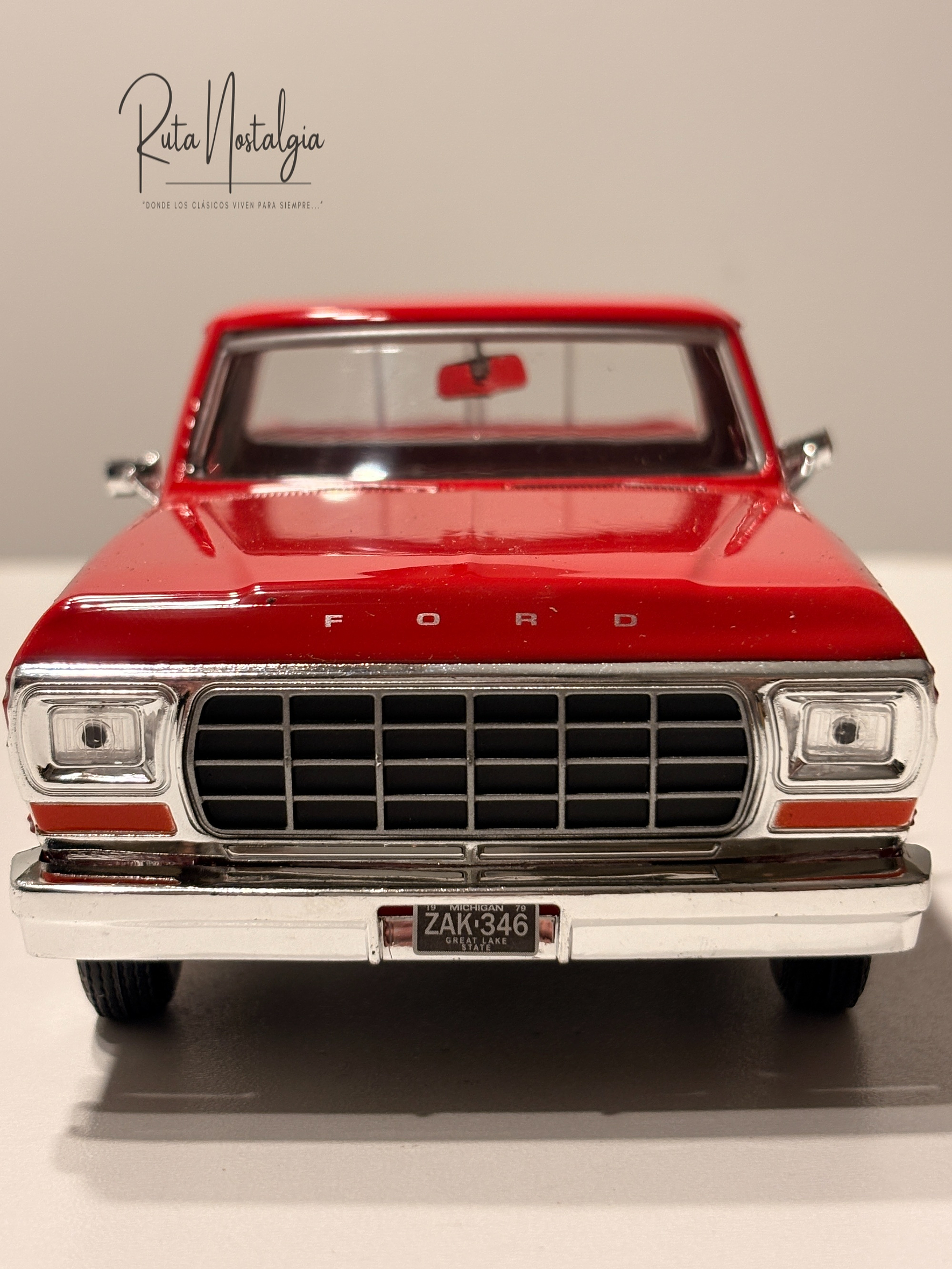 Ford F-150 Custom 1979 Motormax 1:24 – Pickup clásica americana para coleccionistas y amantes del transporte  14