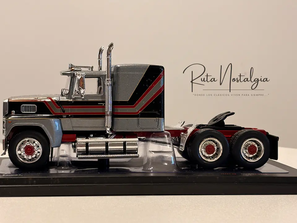 Camión Ford LTL-9000 | IXO 1:43 Coleccionable 7