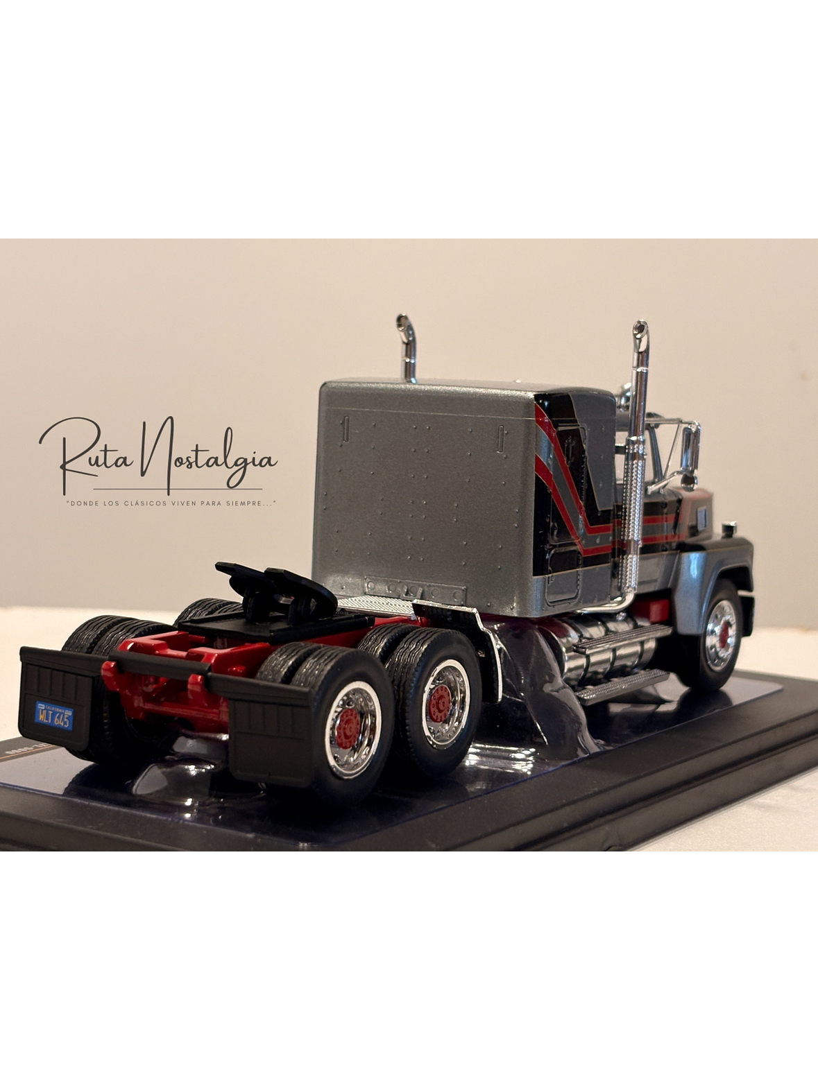 Camión Ford LTL-9000 – Ixo Models 1:43 – Clásico Americano en Chile 5