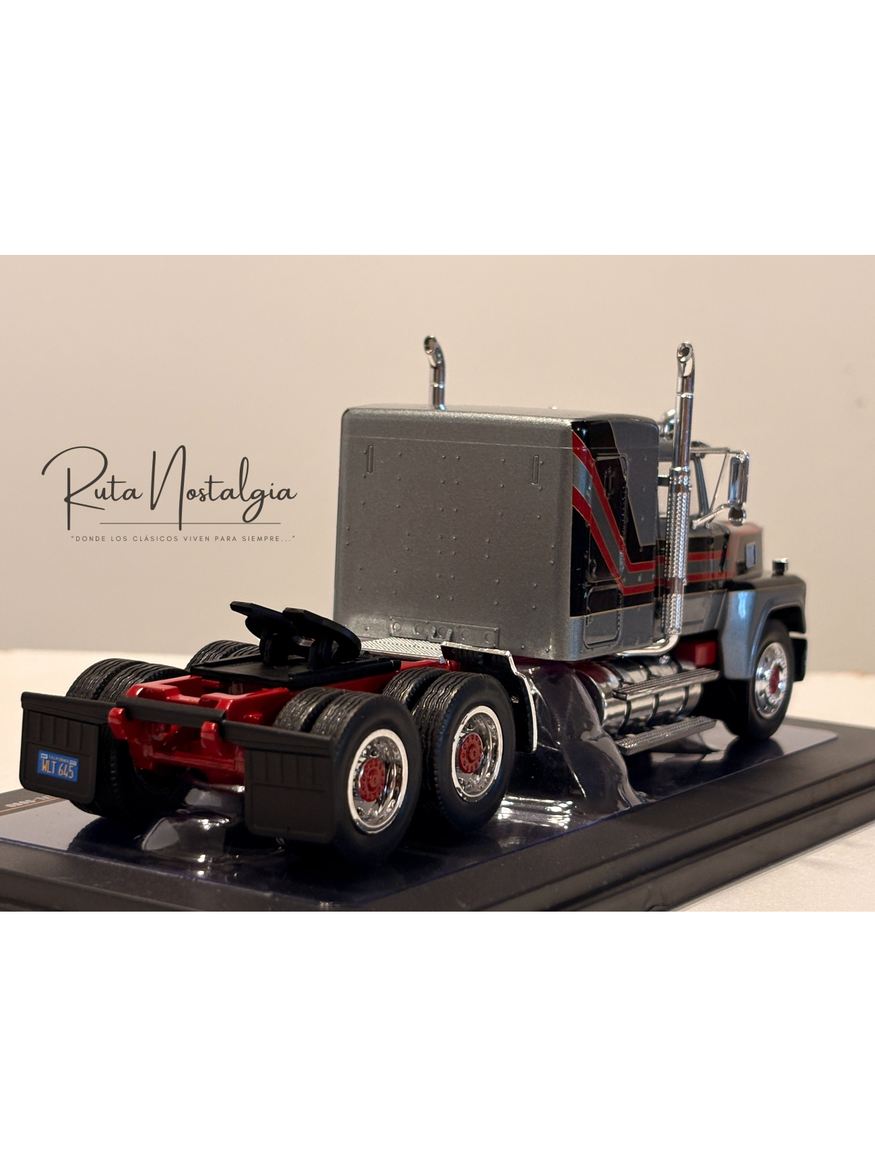 Camión Ford LTL-9000 – Ixo Models 1:43 – Clásico Americano en Chile 5