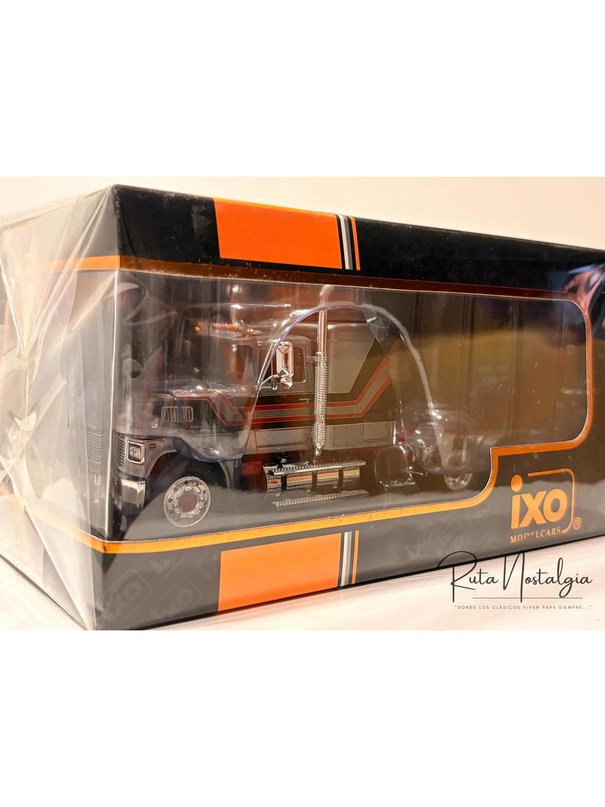 Camión Ford LTL-9000 – Ixo Models 1:43 – Clásico Americano en Chile 9