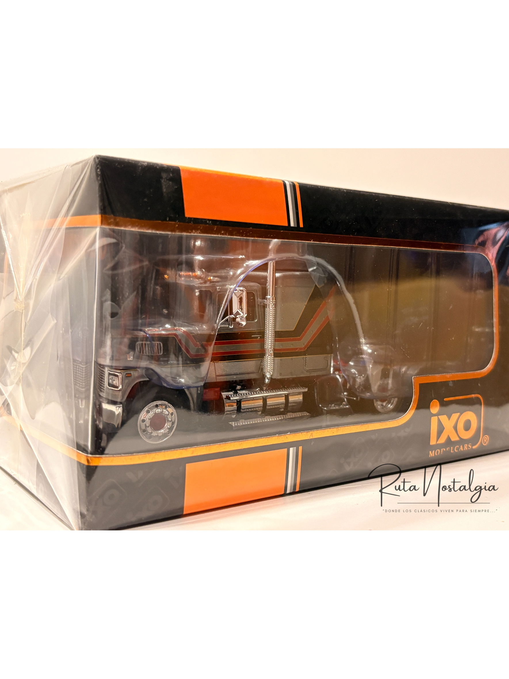 Camión Ford LTL-9000 – Ixo Models 1:43 – Clásico Americano en Chile 9