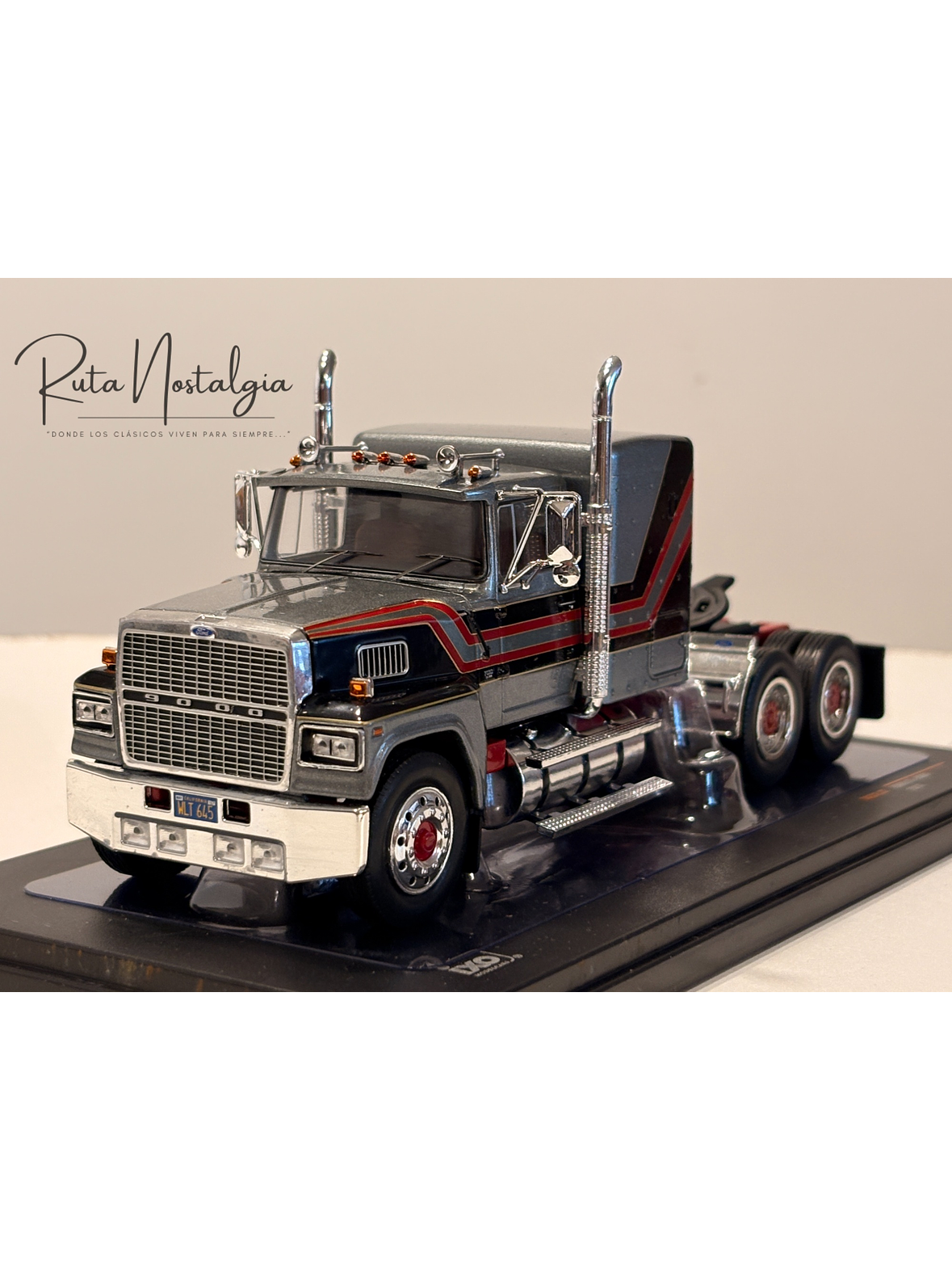 Camión Ford LTL-9000 – Ixo Models 1:43 – Clásico Americano en Chile 1