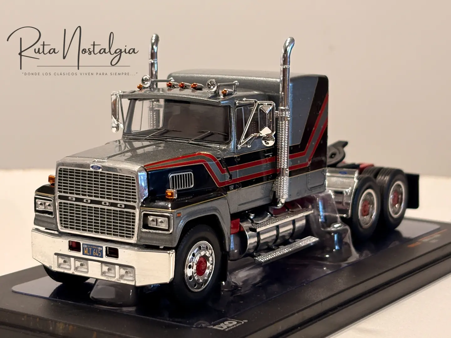 Camión Ford LTL-9000 | IXO 1:43 Coleccionable 1