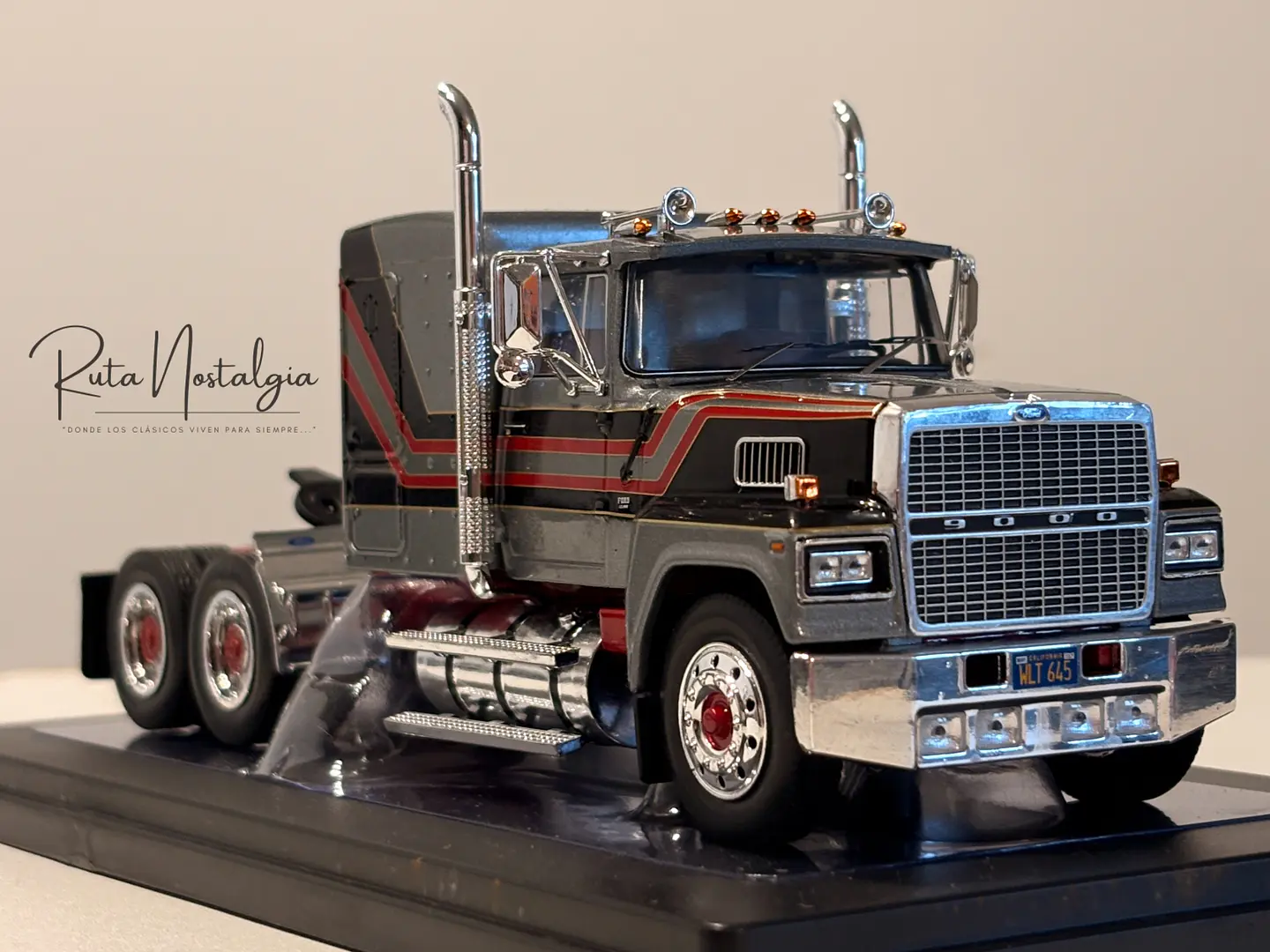 Camión Ford LTL-9000 | IXO 1:43 Coleccionable 8