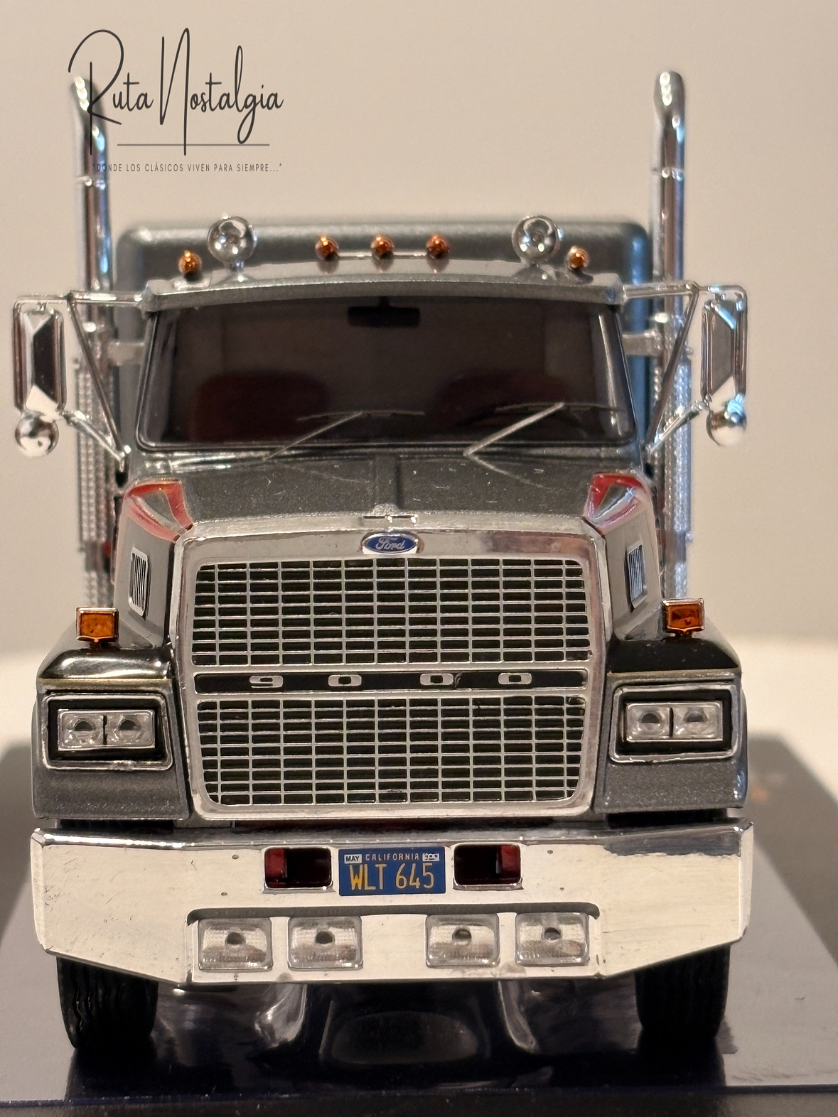 Camión Ford LTL-9000 – Ixo Models 1:43 – Clásico Americano en Chile 2