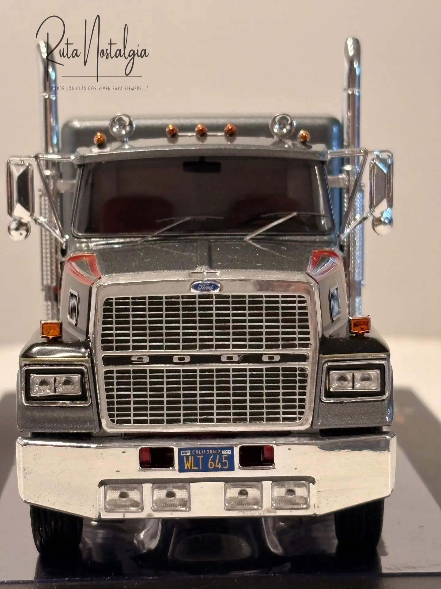 Camión Ford LTL-9000 | IXO 1:43 Coleccionable 2