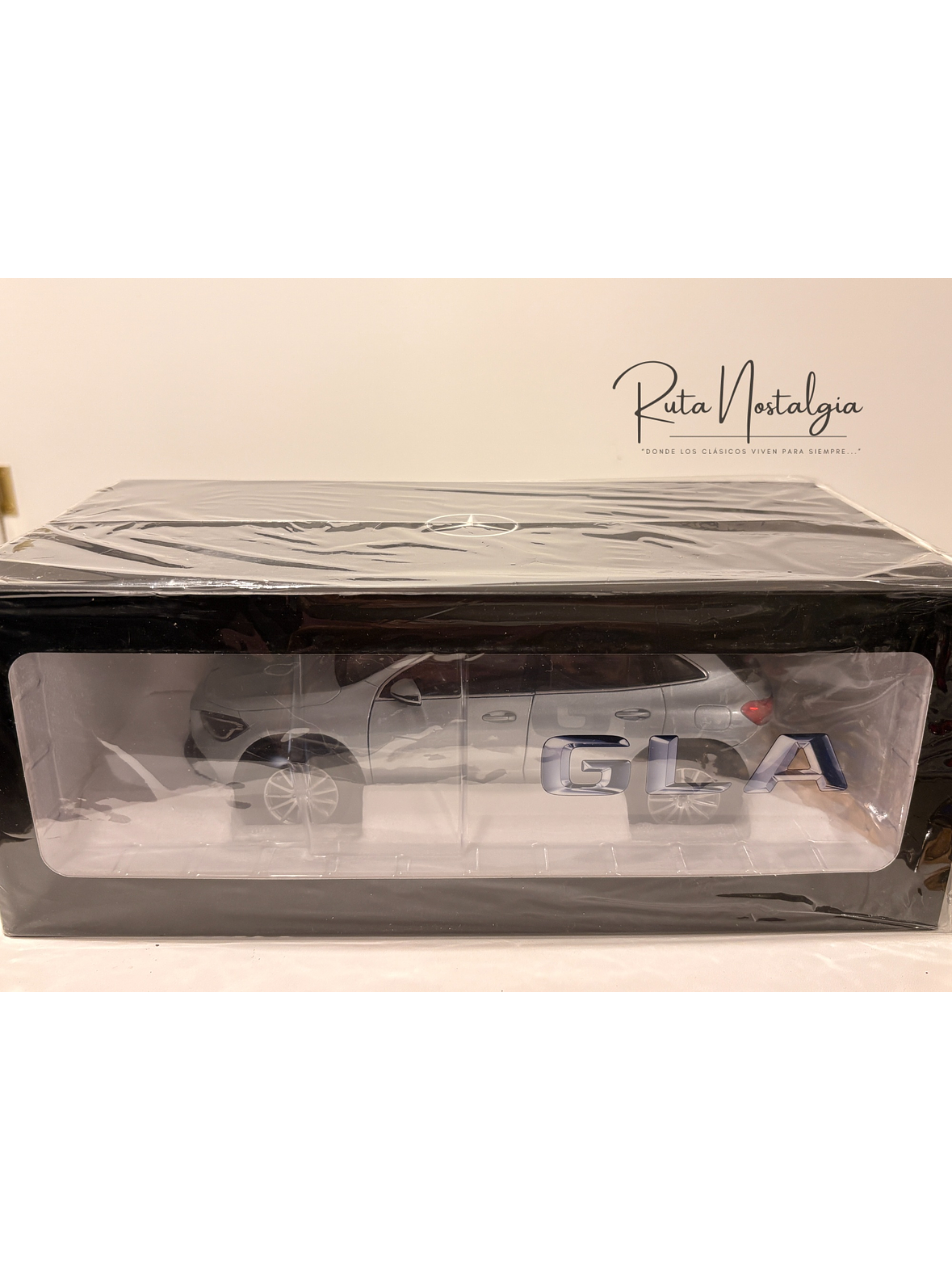 Mercedes-Benz Clase GLA H247 2020 Plata de Iridio 1:18 Z-Models | Modelo a Escala Coleccionable Premium en Chile 10