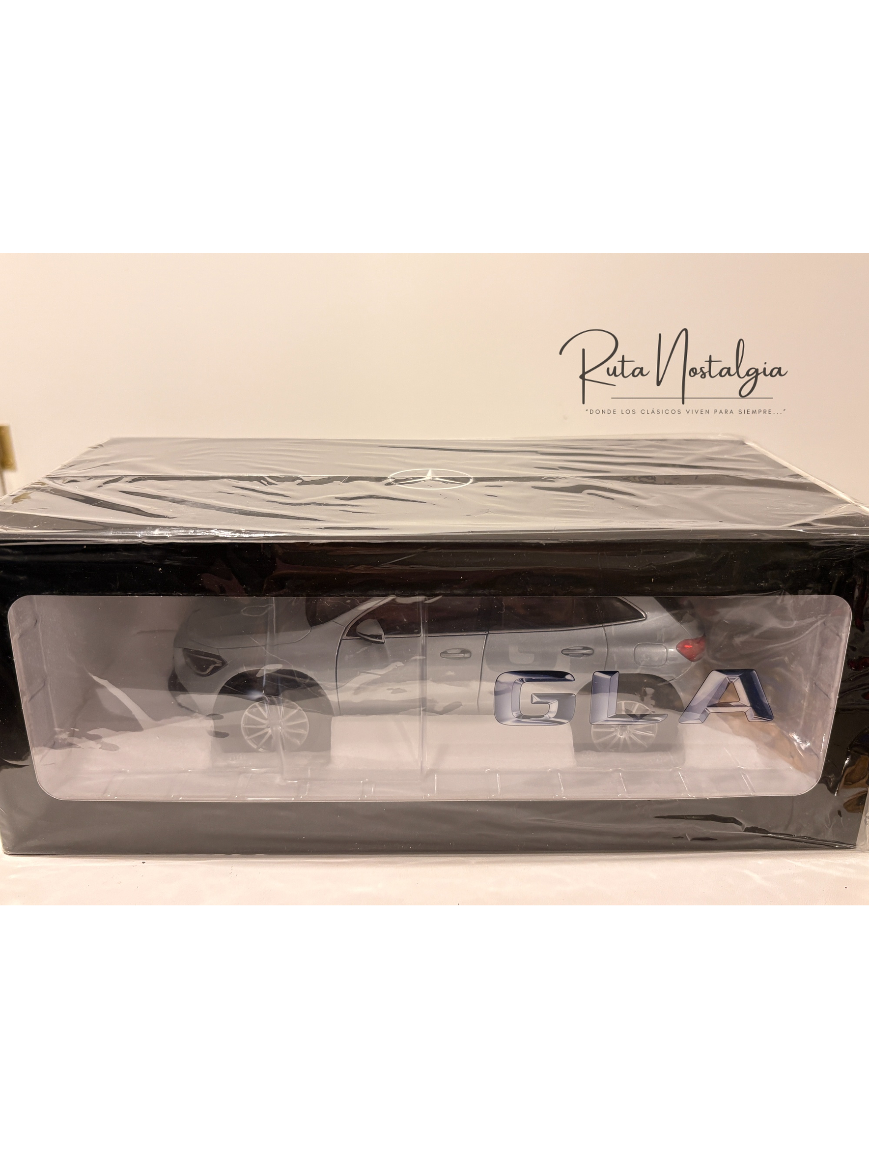 Mercedes-Benz Clase GLA H247 2020 Plata de Iridio 1:18 Z-Models | Modelo a Escala Coleccionable Premium en Chile 10