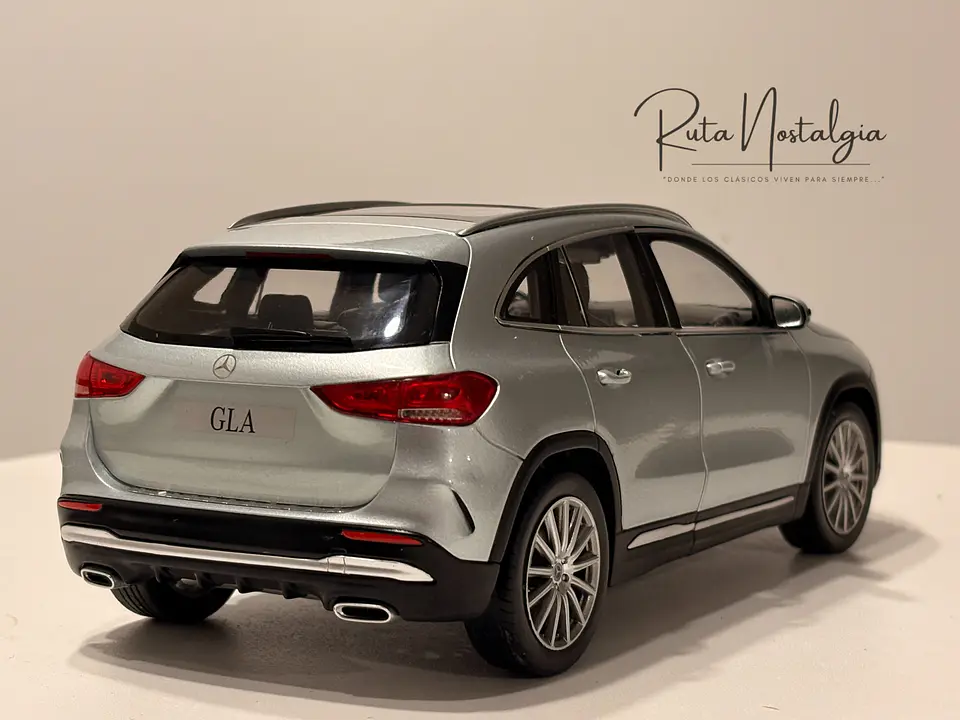 Auto Mercedes-Benz GLA Class H247 (2020) | Z-Models 1:18 7
