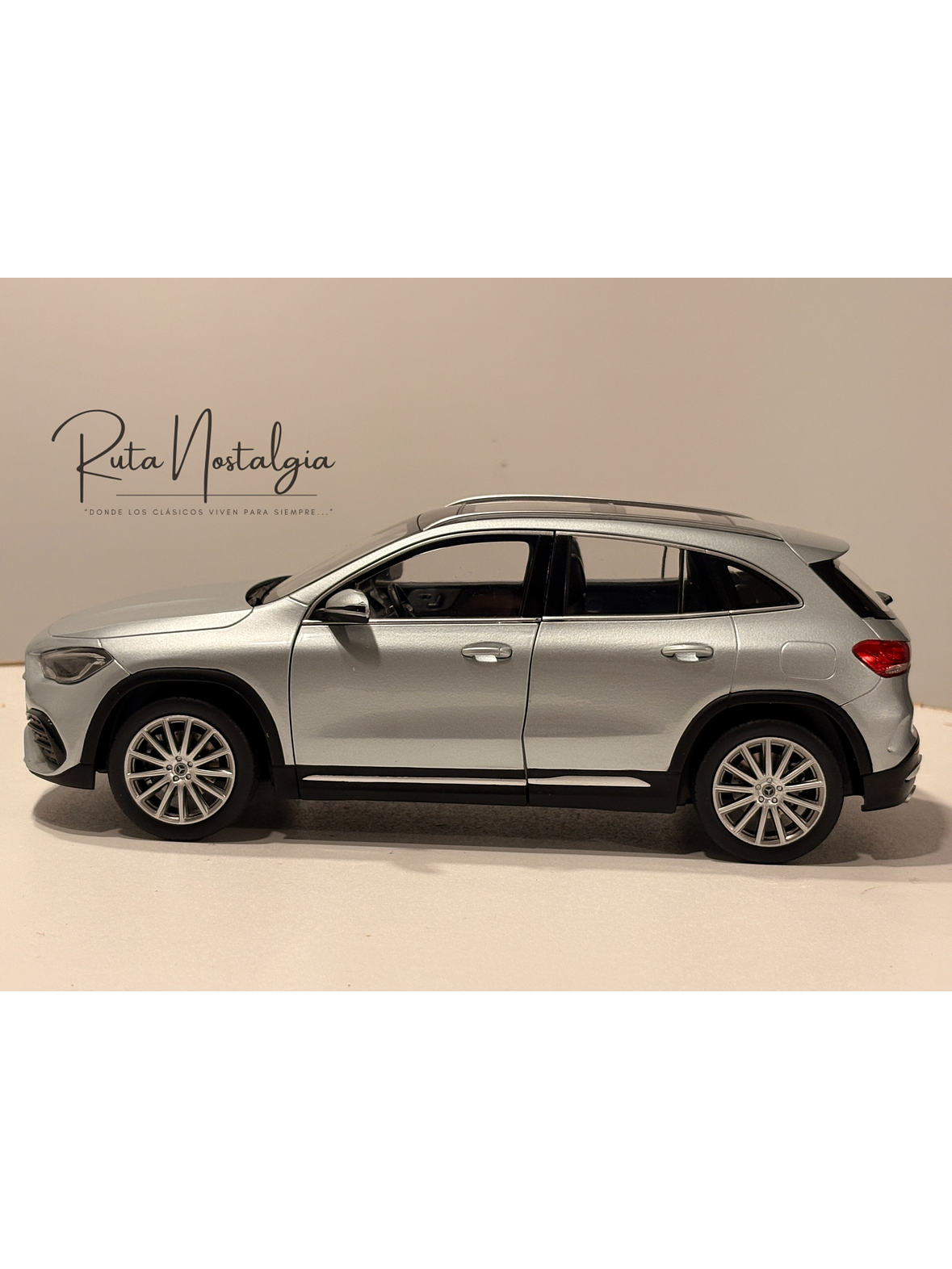 Mercedes-Benz Clase GLA H247 2020 Plata de Iridio 1:18 Z-Models | Modelo a Escala Coleccionable Premium en Chile 9
