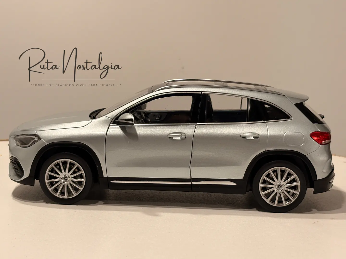 Auto Mercedes-Benz GLA Class H247 (2020) | Z-Models 1:18 9