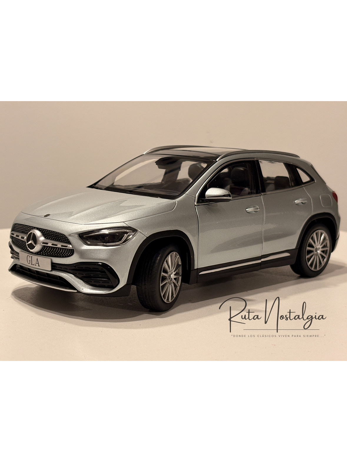 Mercedes-Benz Clase GLA H247 2020 Plata de Iridio 1:18 Z-Models | Modelo a Escala Coleccionable Premium en Chile 1