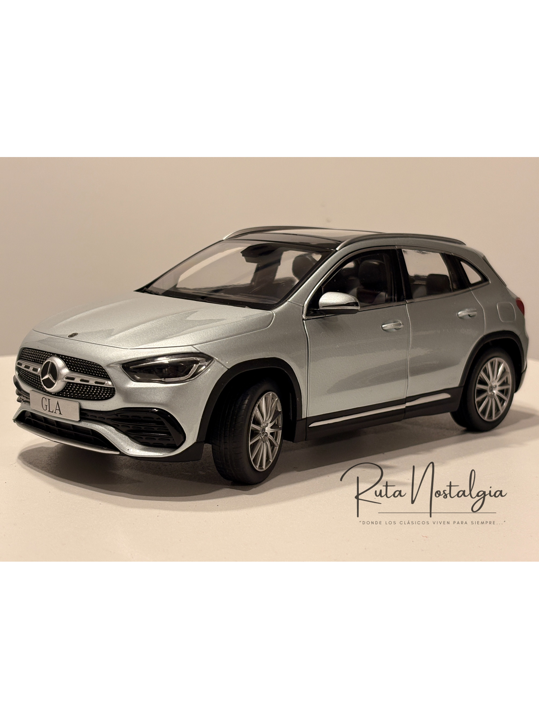 Mercedes-Benz Clase GLA H247 2020 Plata de Iridio 1:18 Z-Models | Modelo a Escala Coleccionable Premium en Chile 1
