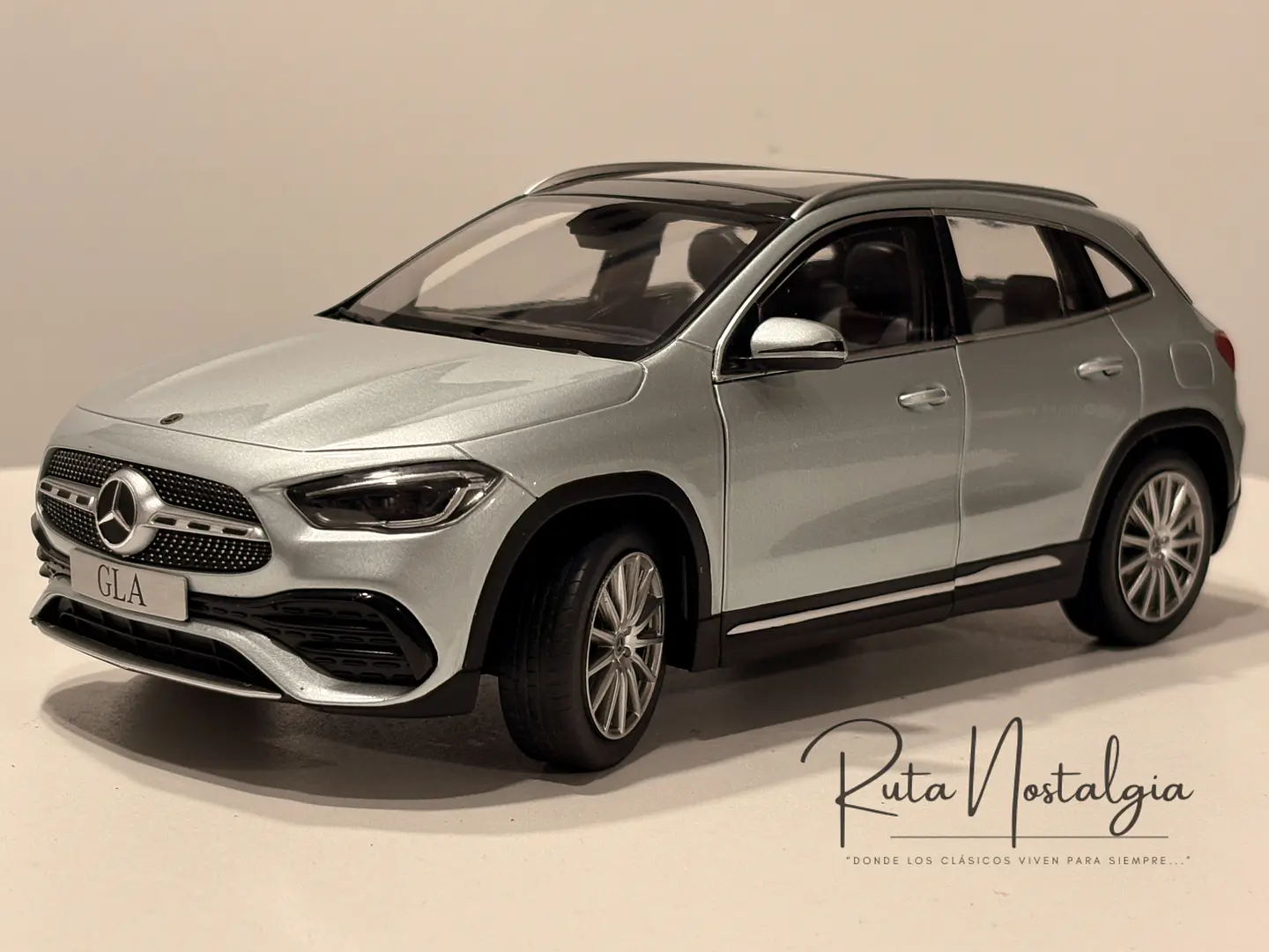 Auto Mercedes-Benz GLA Class H247 (2020) | Z-Models 1:18 1