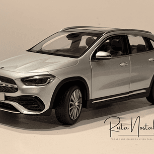Mercedes-Benz Clase GLA H247 2020 Plata de Iridio 1:18 Z-Models | Modelo a Escala Coleccionable Premium en Chile