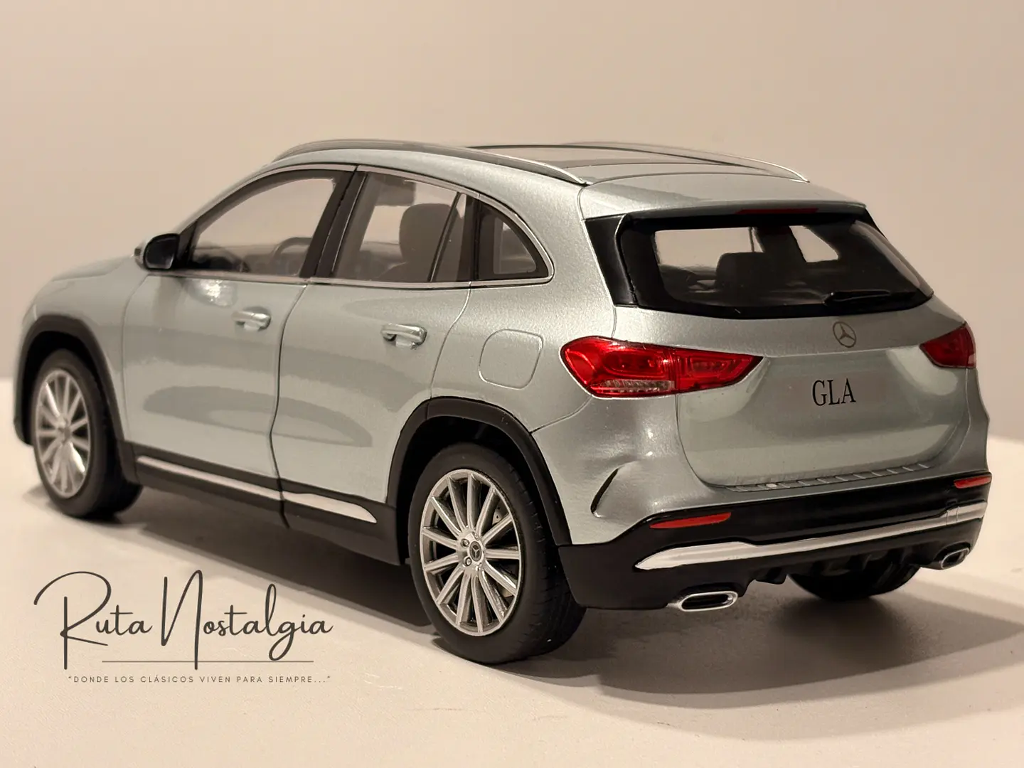 Auto Mercedes-Benz GLA Class H247 (2020) | Z-Models 1:18 8
