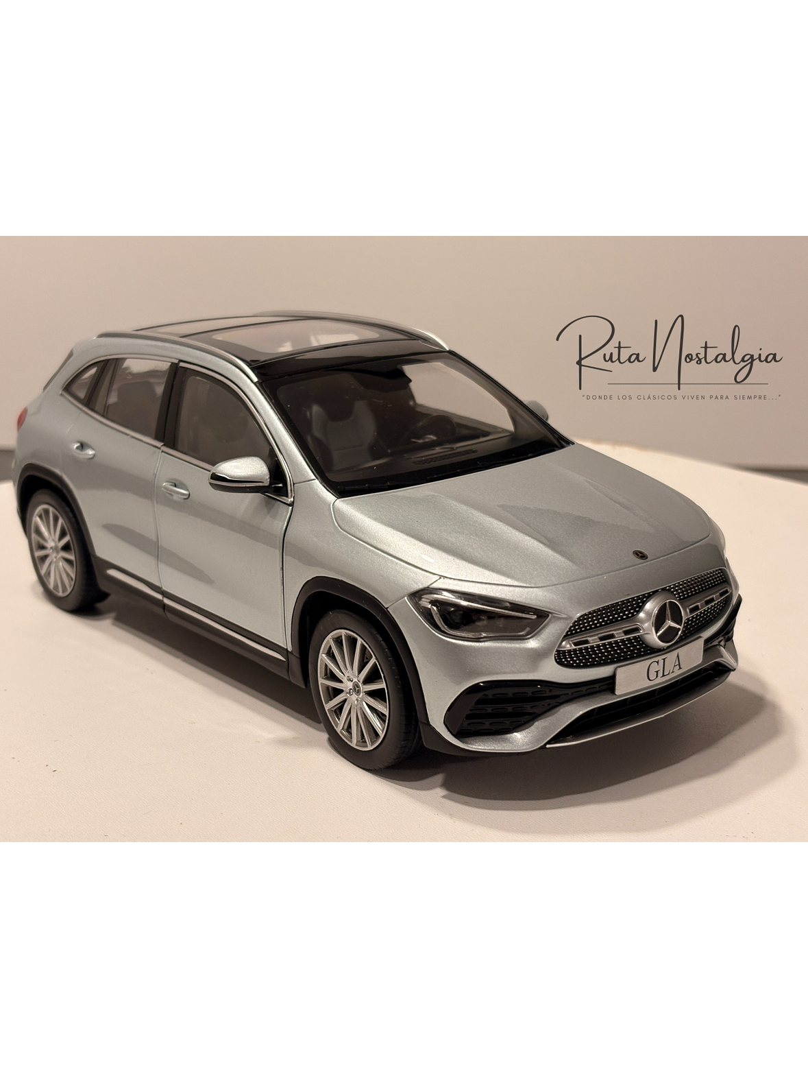 Mercedes-Benz Clase GLA H247 2020 Plata de Iridio 1:18 Z-Models | Modelo a Escala Coleccionable Premium en Chile 5