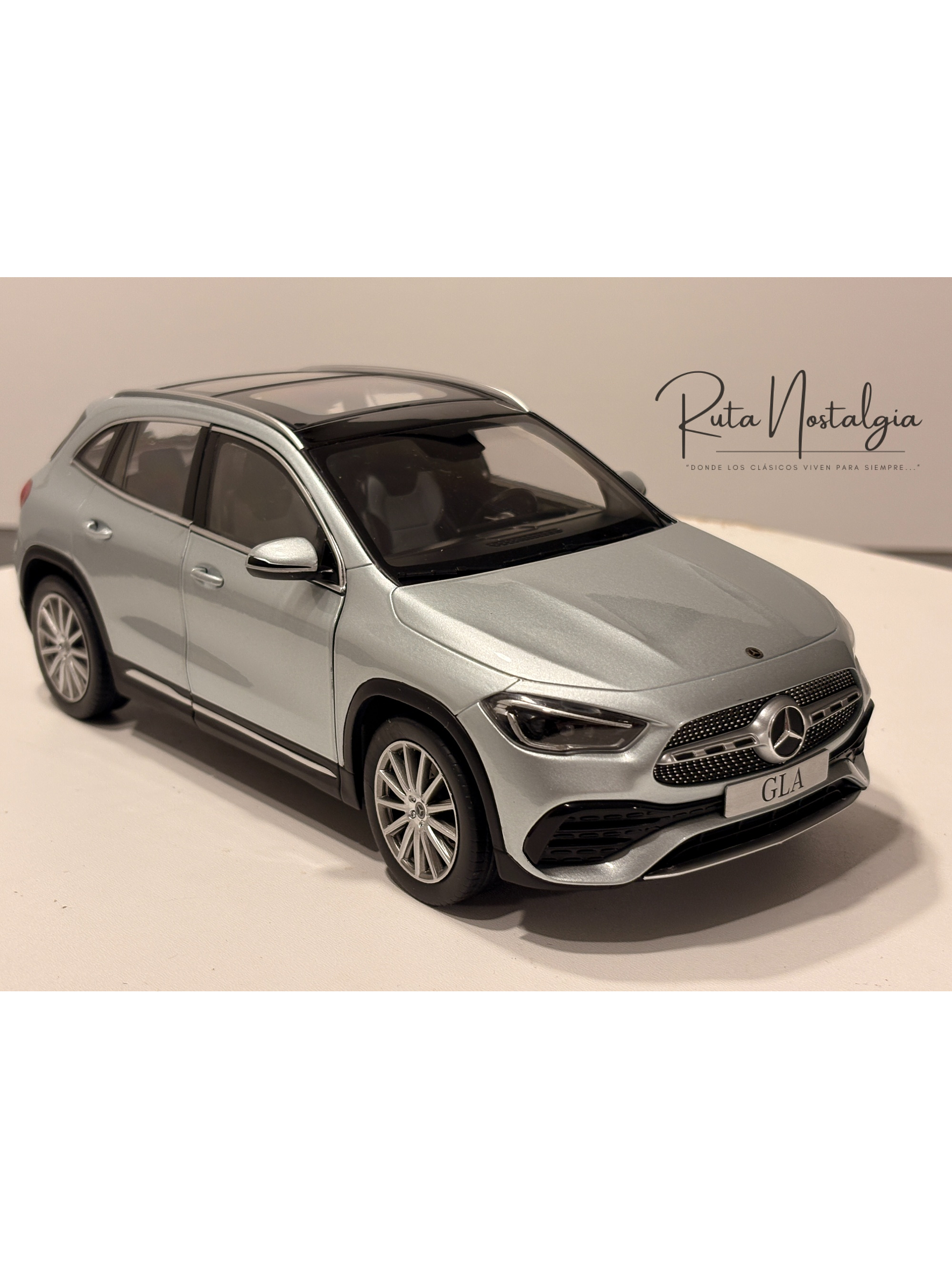 Mercedes-Benz Clase GLA H247 2020 Plata de Iridio 1:18 Z-Models | Modelo a Escala Coleccionable Premium en Chile 5