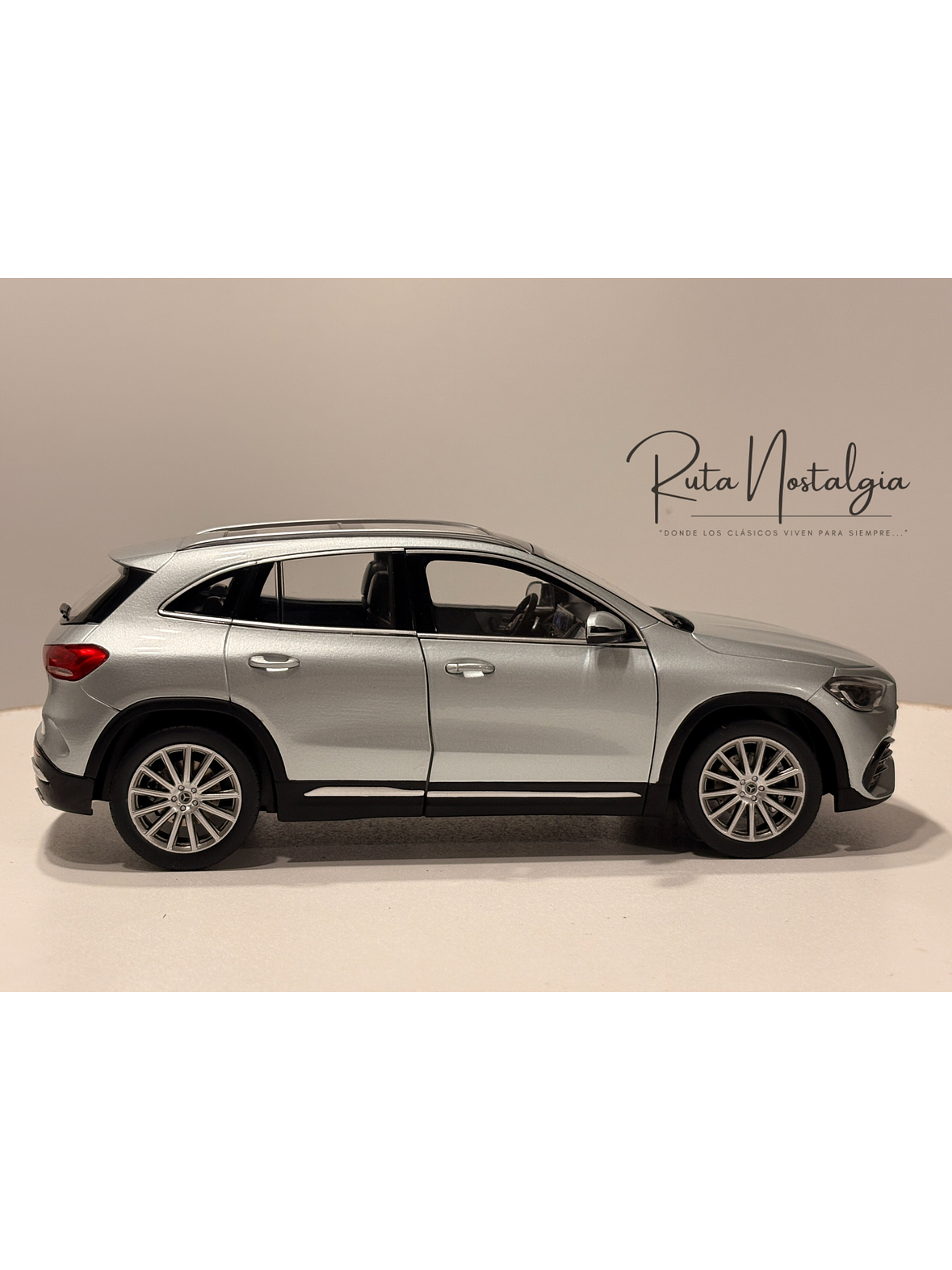 Mercedes-Benz Clase GLA H247 2020 Plata de Iridio 1:18 Z-Models | Modelo a Escala Coleccionable Premium en Chile 6